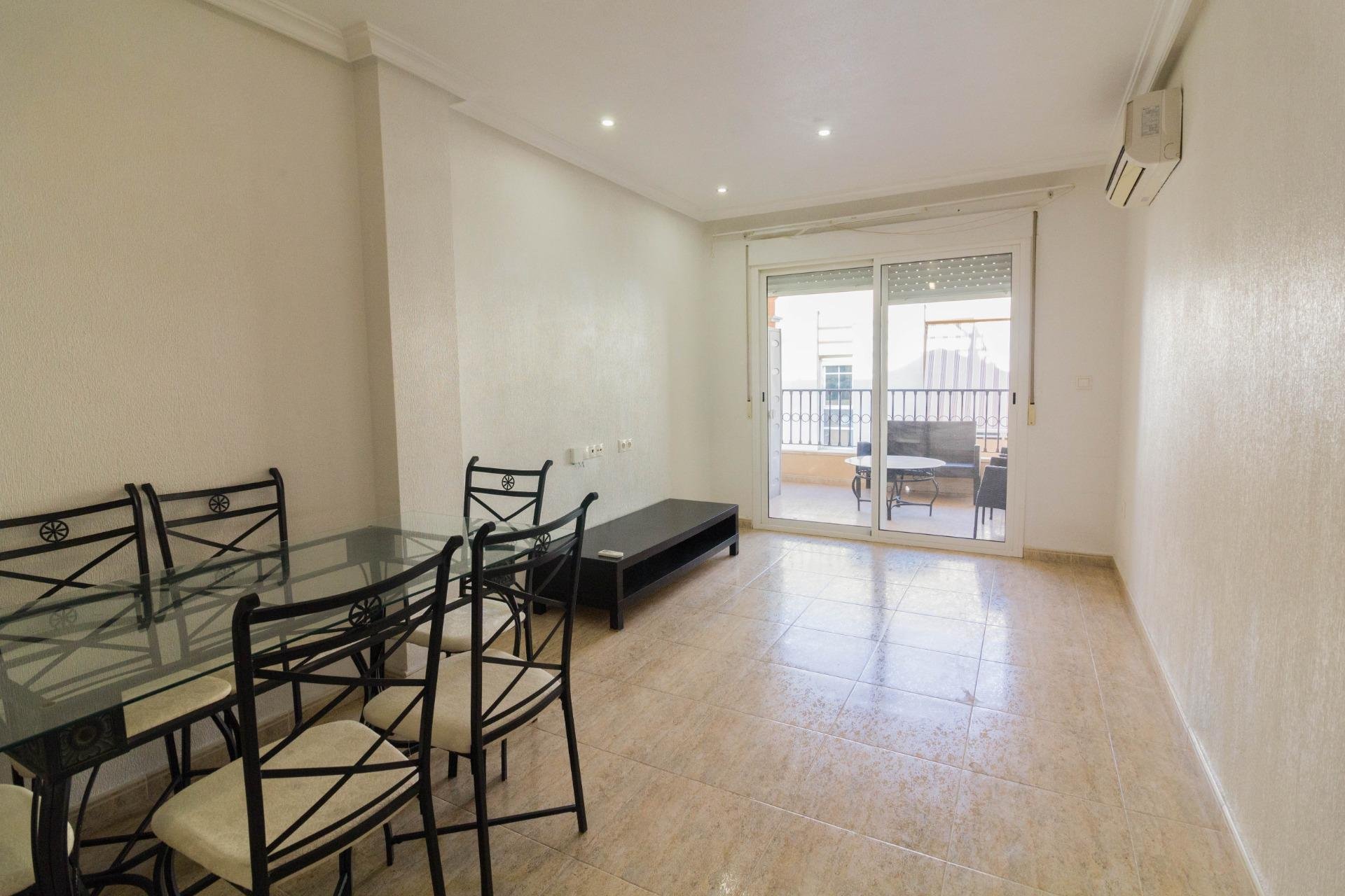 Alquiler a largo plazo - Apartamento - San Isidro - CENTRO