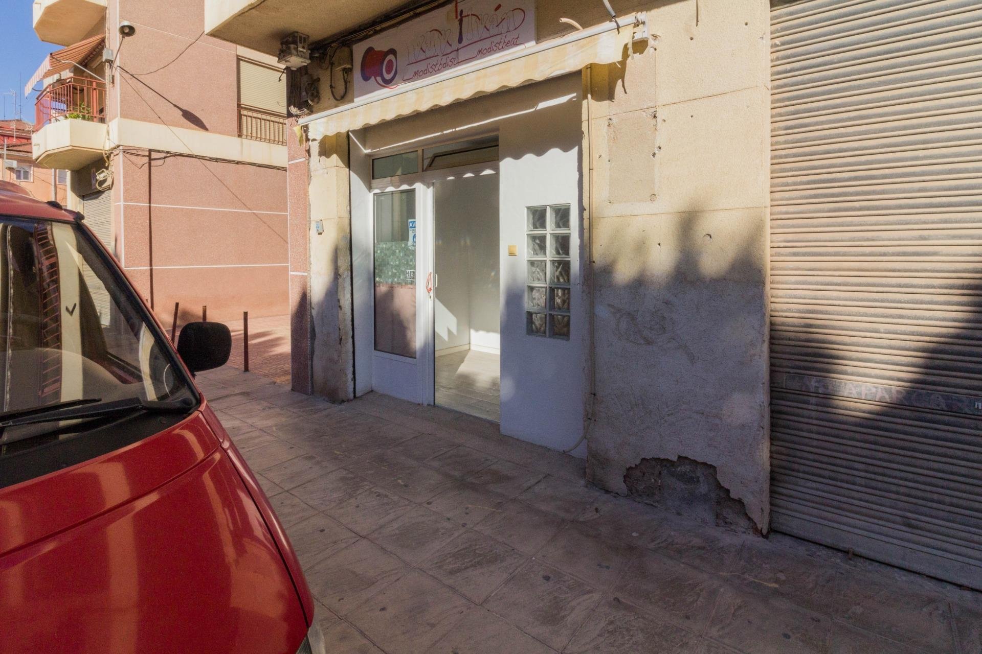 Alquiler a largo plazo - Local comercial - Orihuela - Barrio de la Ocarasa