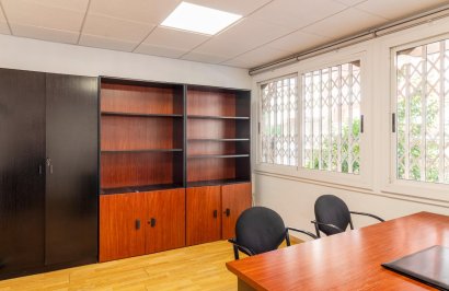 Local comercial - Alquiler a largo plazo - Orihuela - Zona Centro