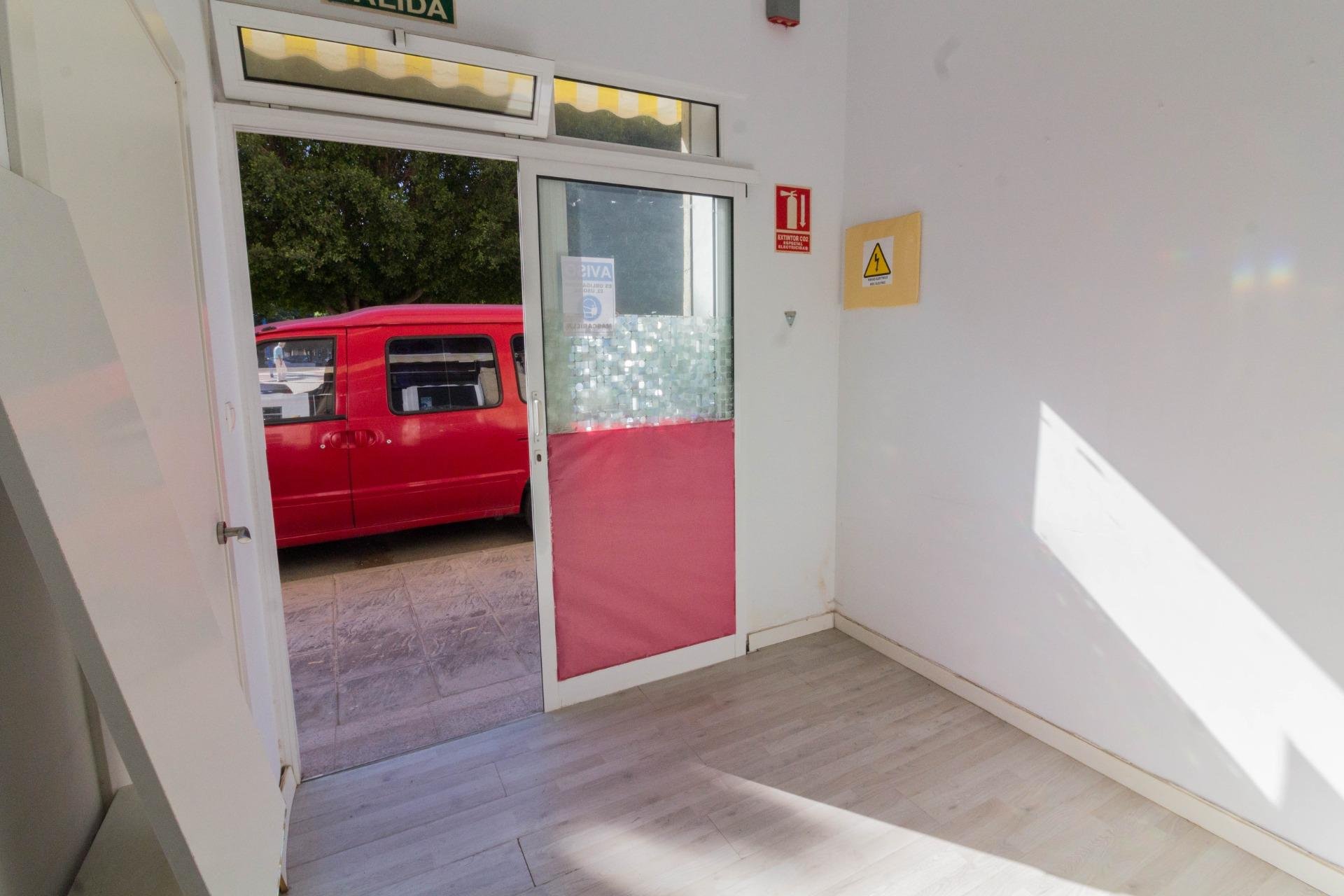 Long Term Rental - Local comercial - Orihuela - Barrio de la Ocarasa