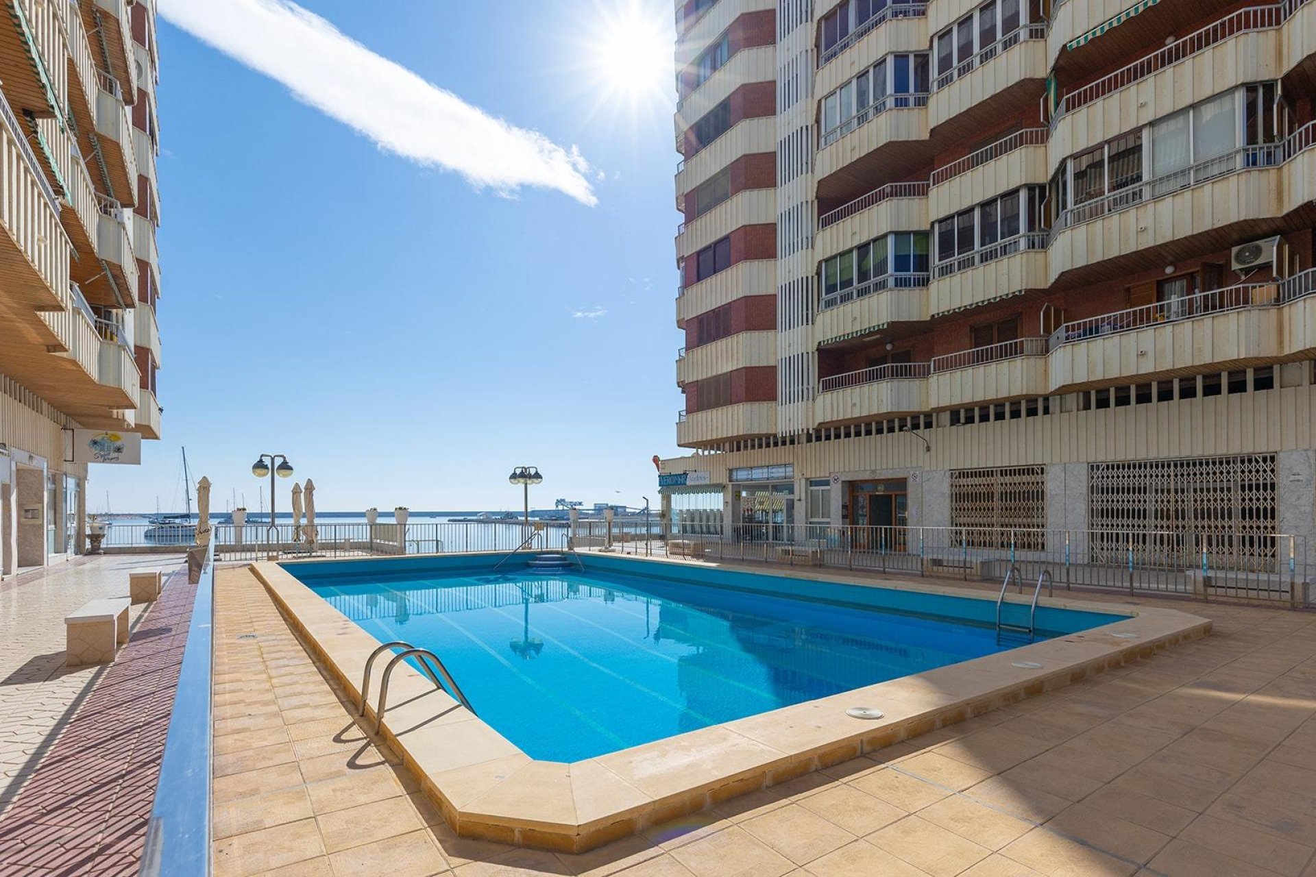 Resale - Apartamento - Torrevieja - Acequion