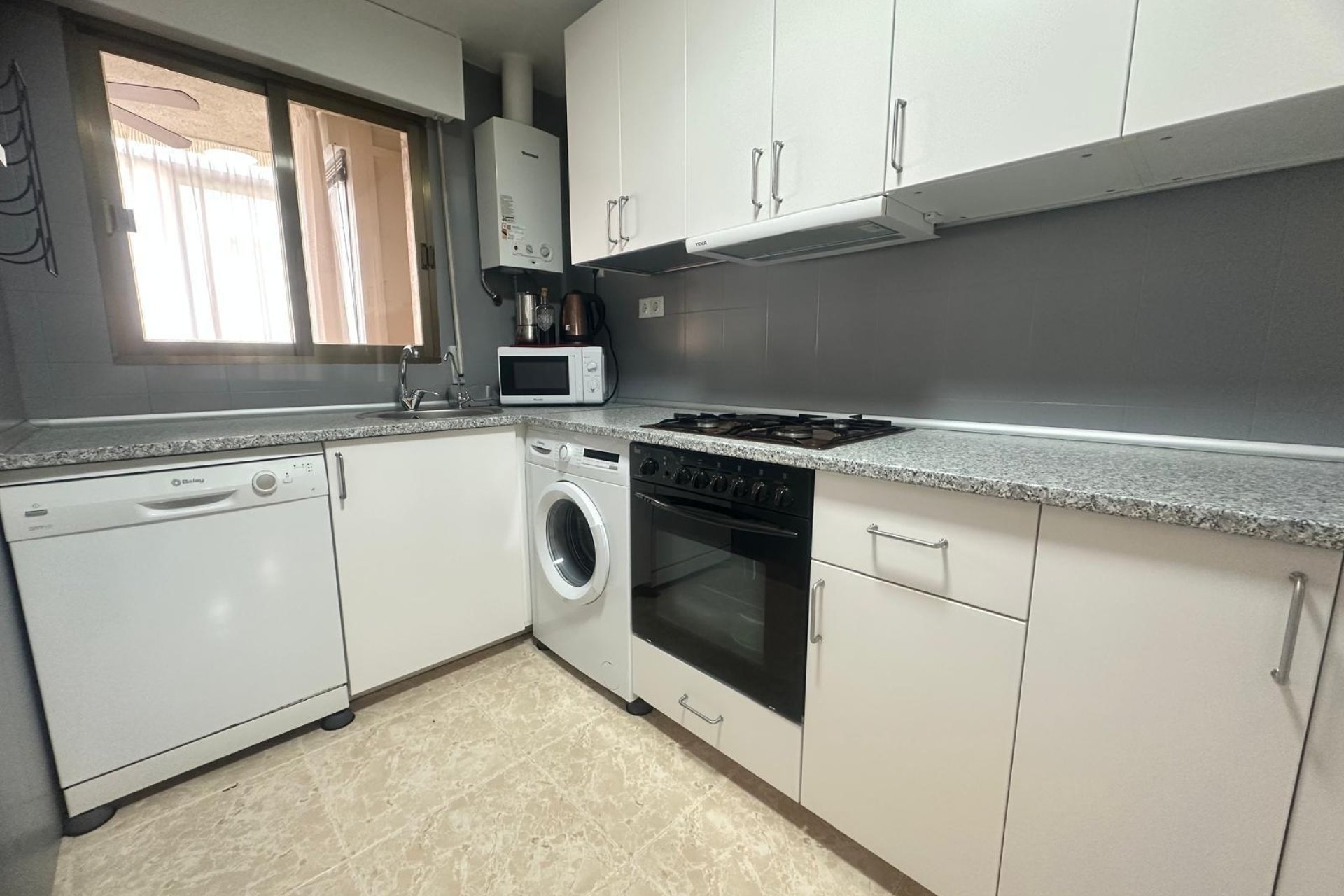 Resale - Apartamento - Torrevieja - Acequion