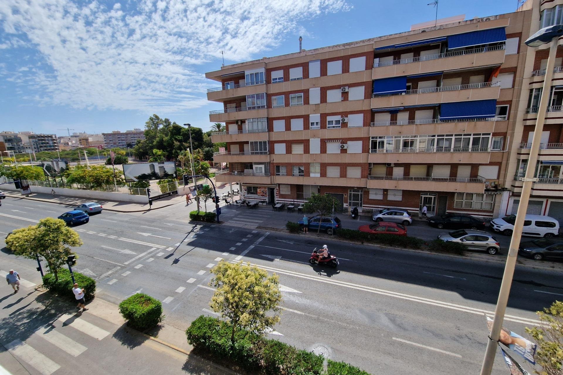 Resale - Apartamento - Torrevieja - Acequion