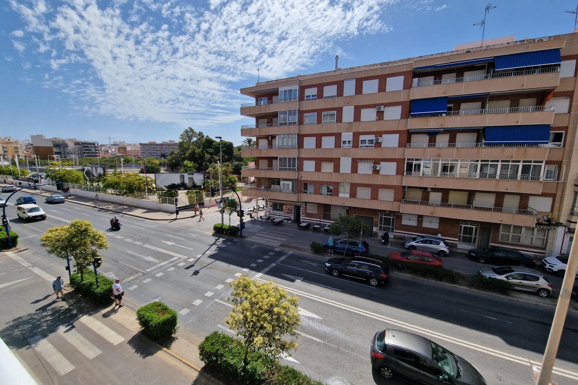 Resale - Apartamento - Torrevieja - Acequion