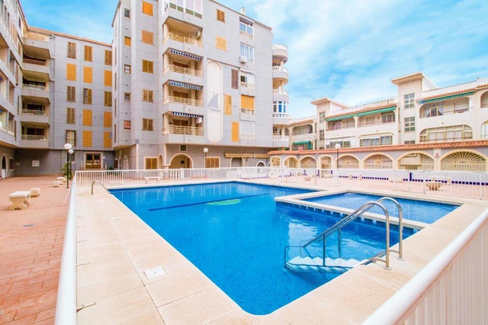 Resale - Apartamento - Torrevieja - Acequion