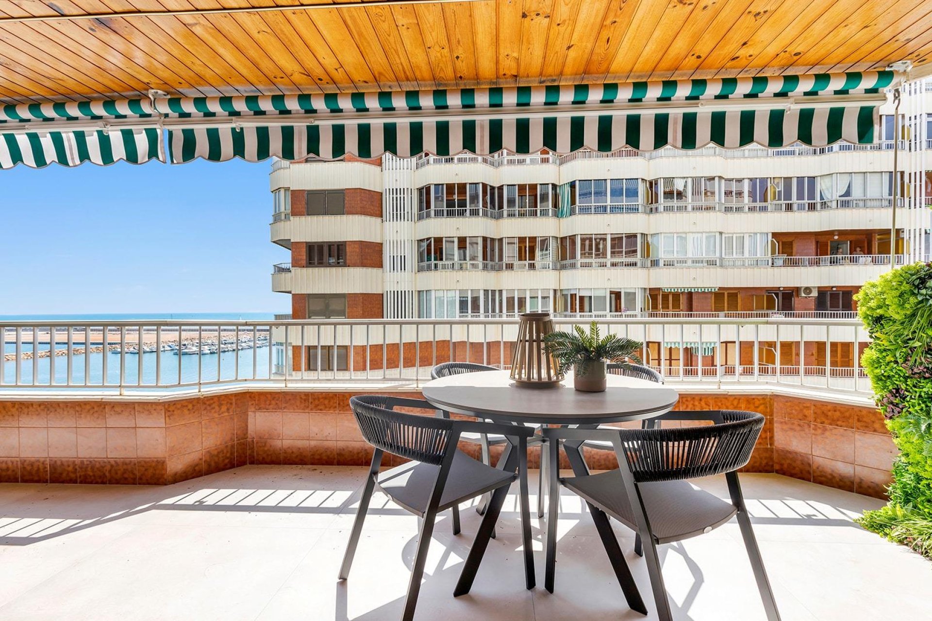 Resale - Apartamento - Torrevieja - Acequion