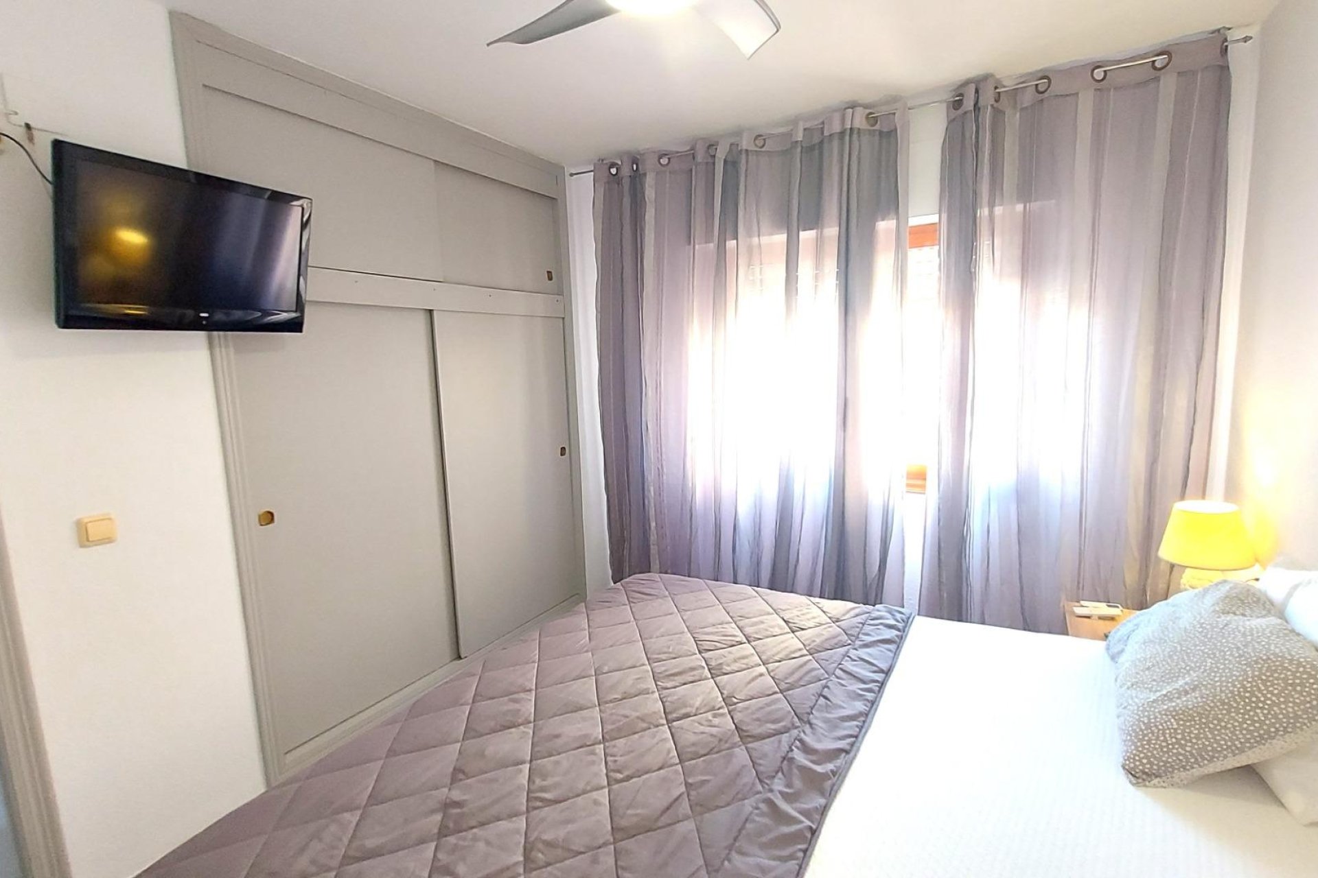 Resale - Apartamento - Torrevieja - Acequion