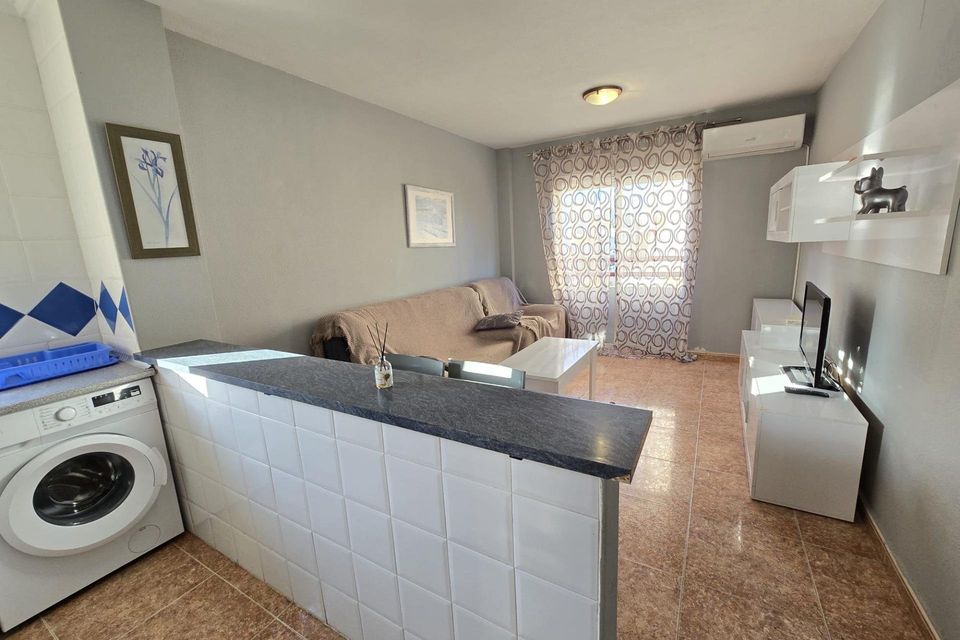 Resale - Apartamento - Torrevieja - Aguas Nuevas