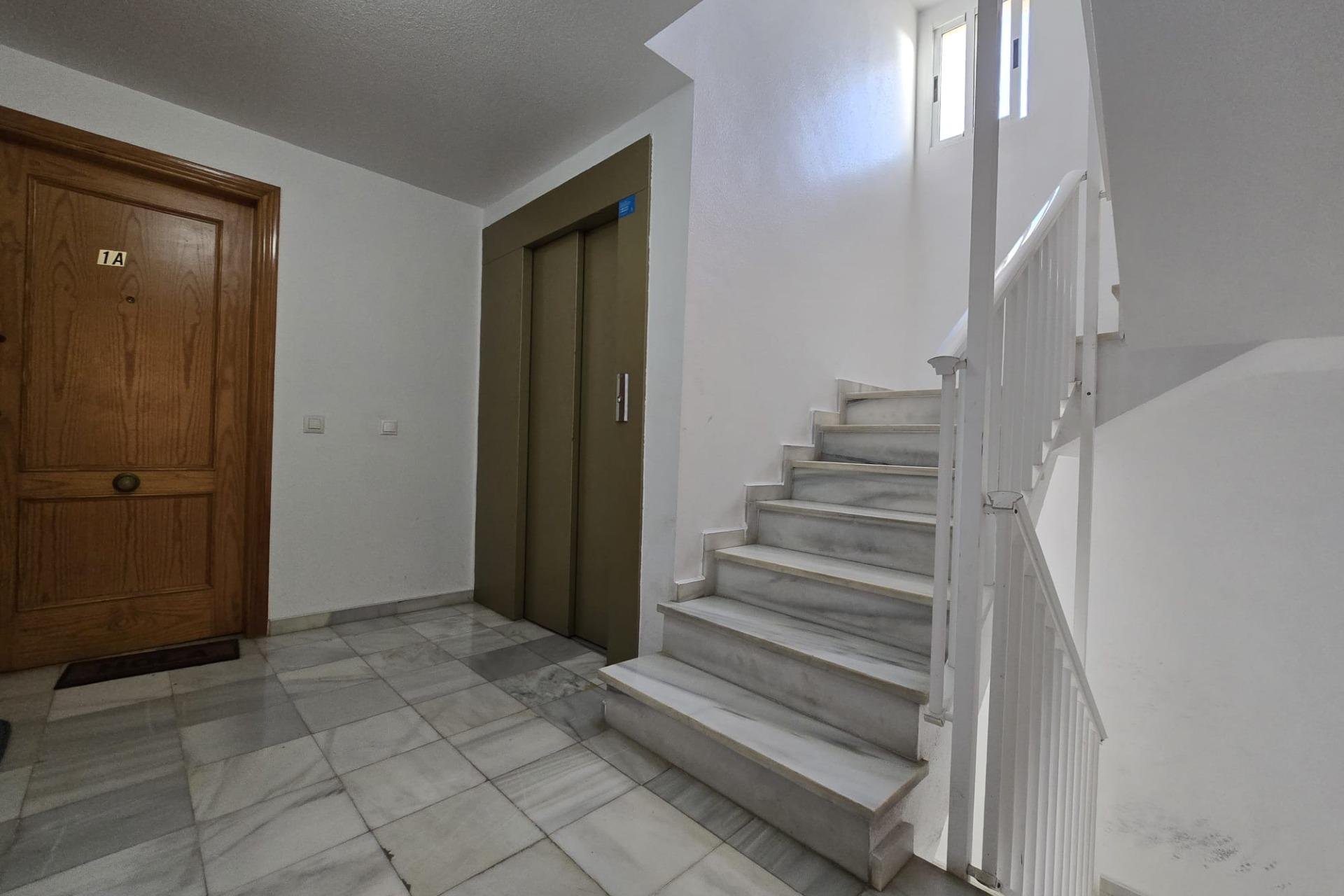 Resale - Apartamento - Torrevieja - Aguas Nuevas