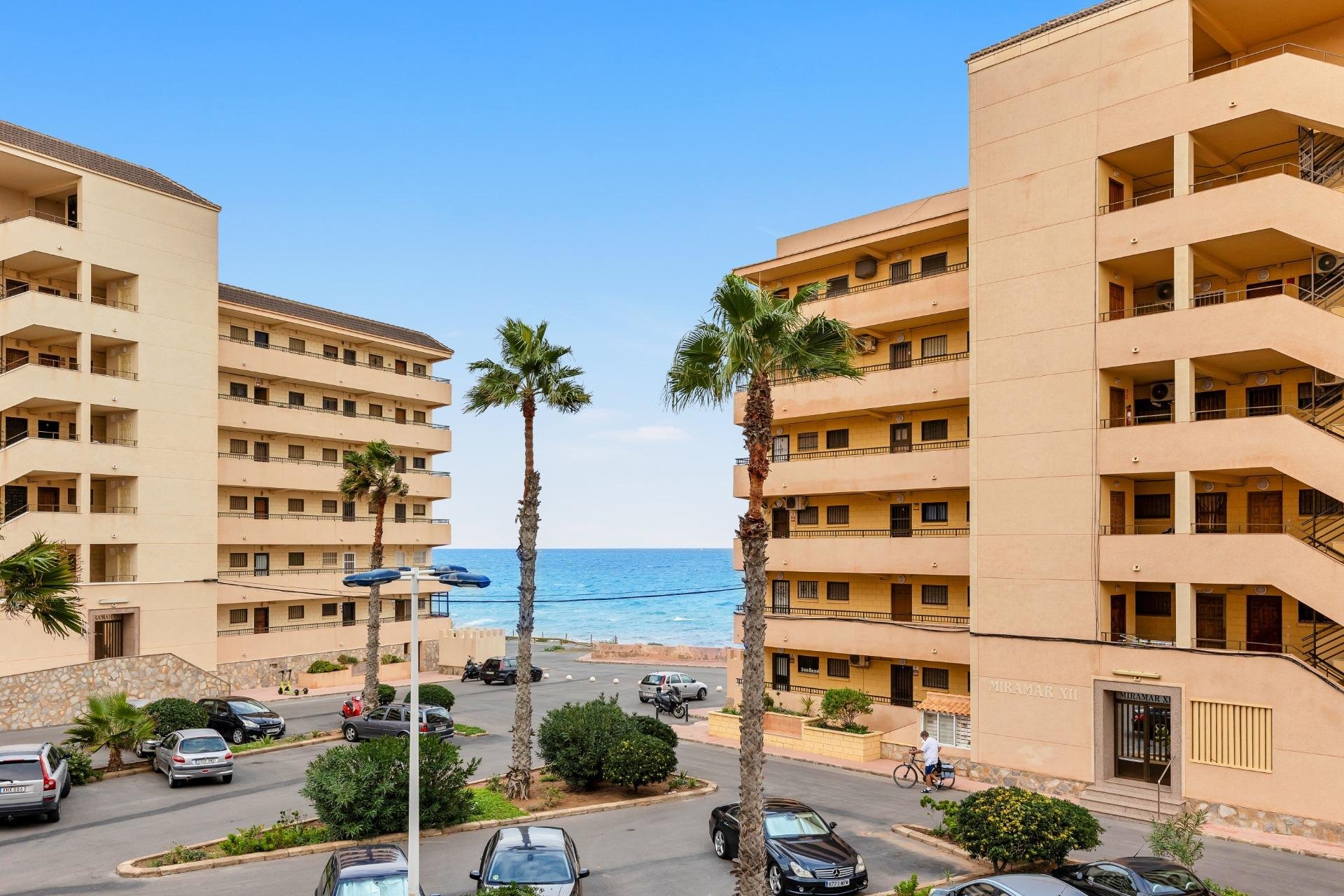 Resale - Apartamento - Torrevieja - Cabo cervera