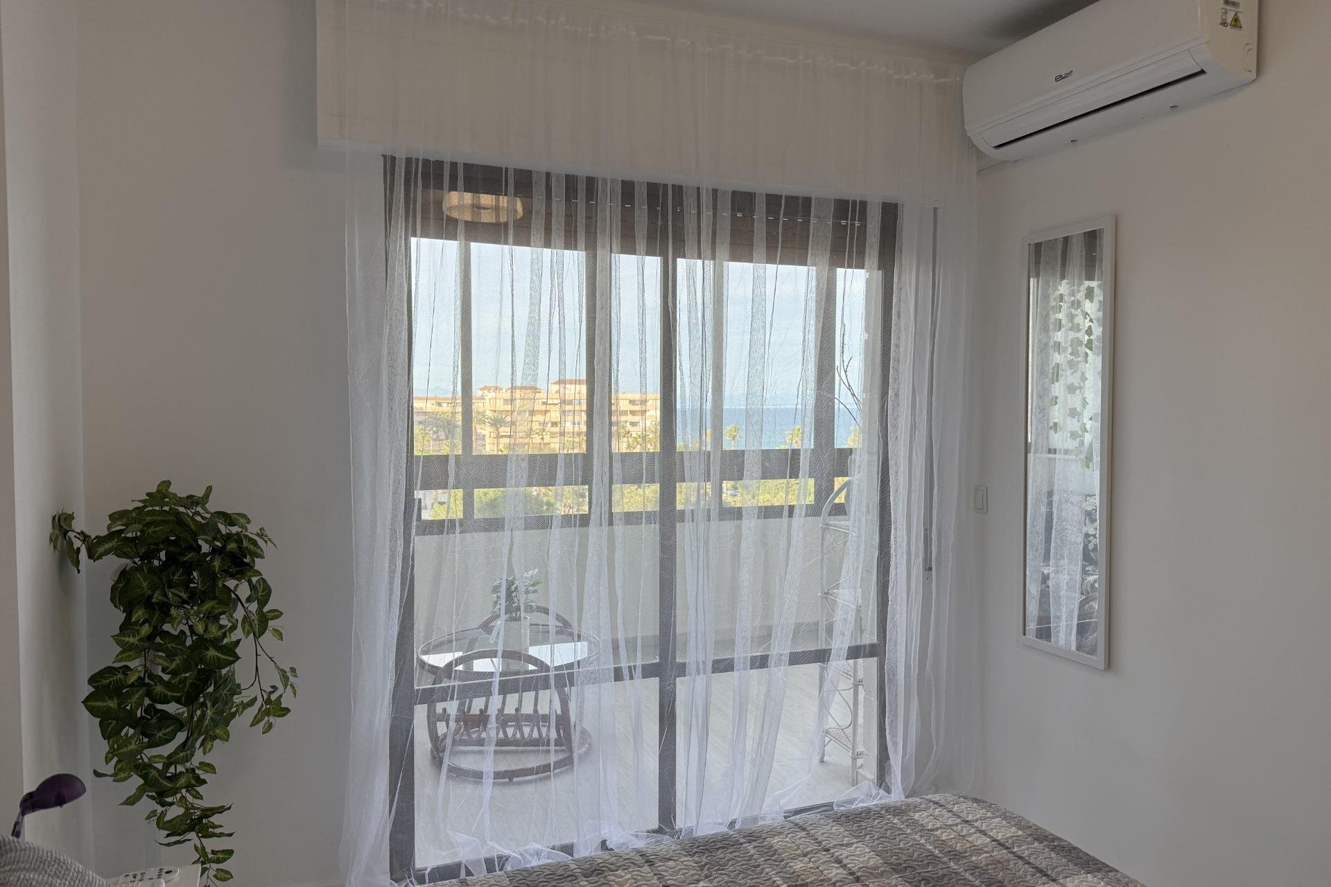 Resale - Apartamento - Torrevieja - Cabo cervera