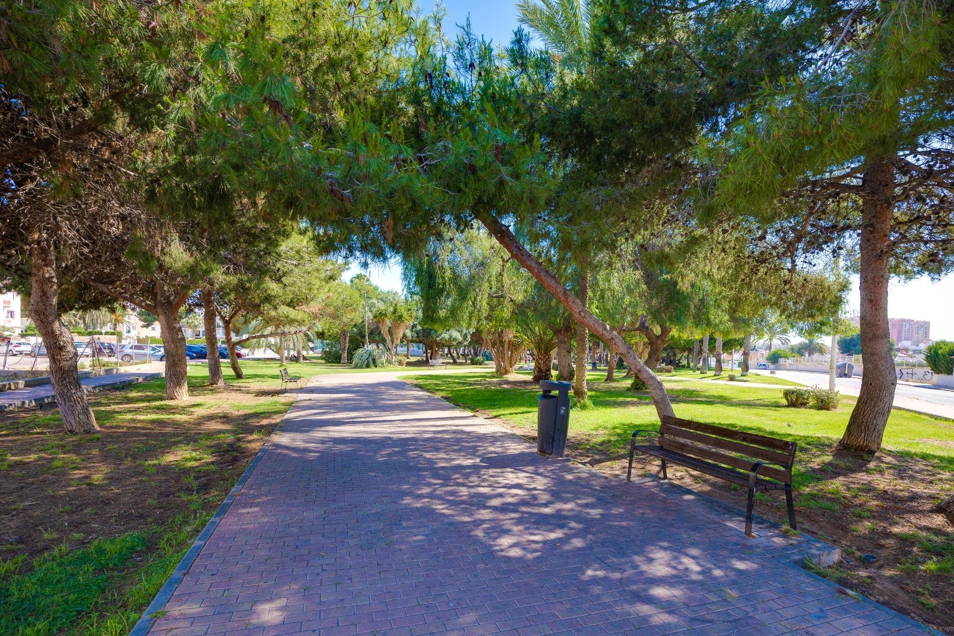 Resale - Apartamento - Torrevieja - Calas blanca