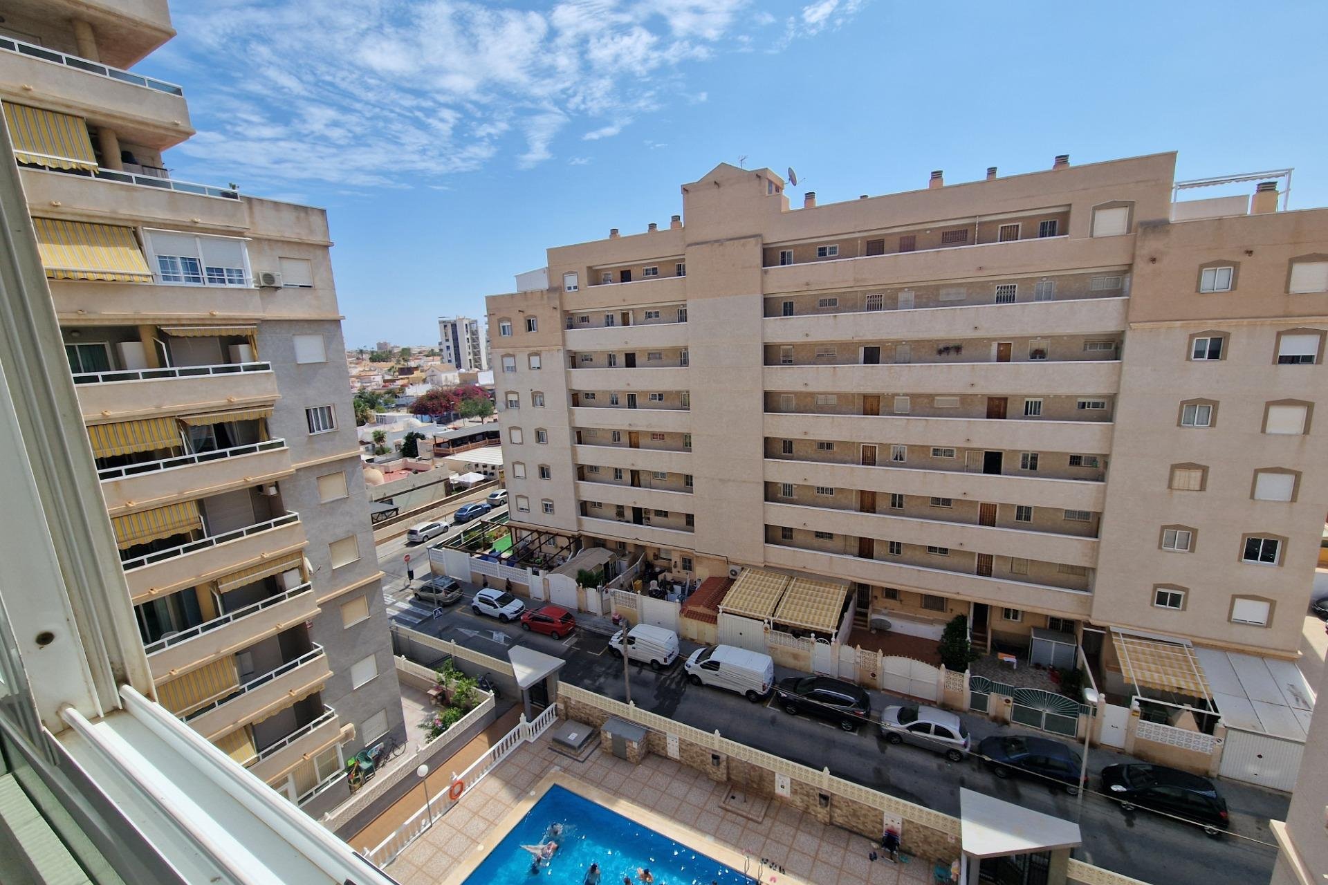 Resale - Apartamento - Torrevieja - Calas blanca