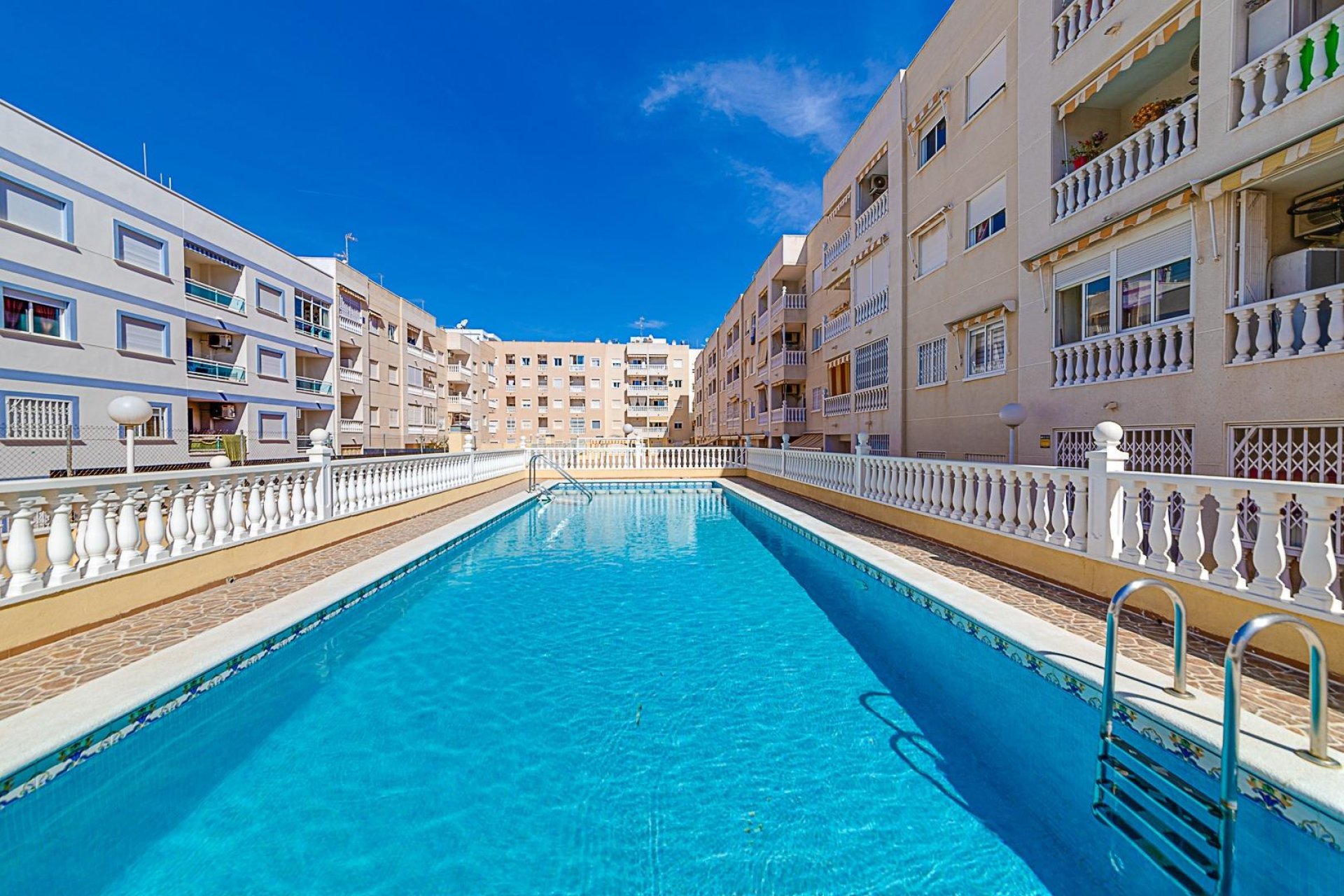 Resale - Apartamento - Torrevieja - Centro