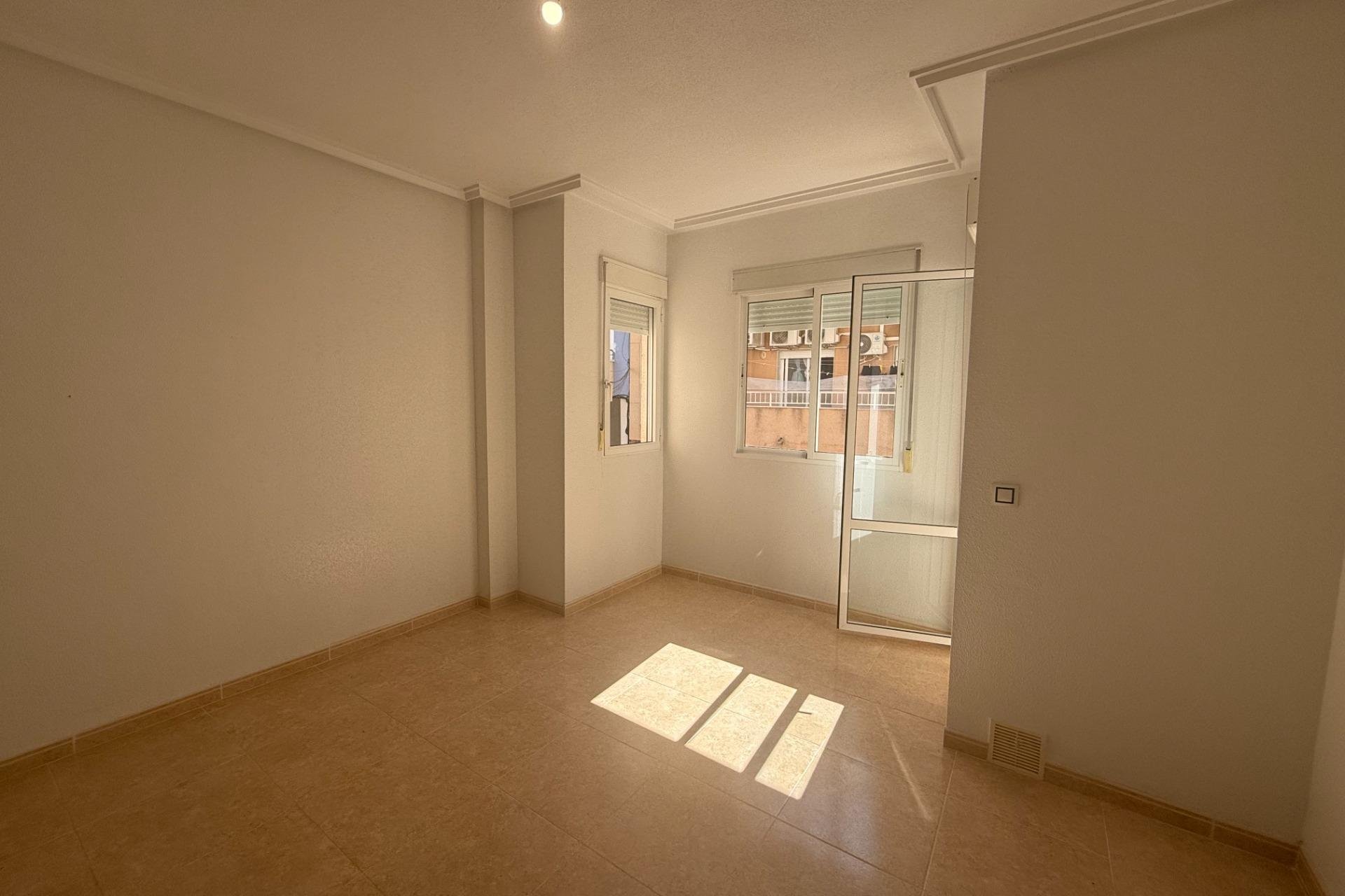 Resale - Apartamento - Torrevieja - Centro