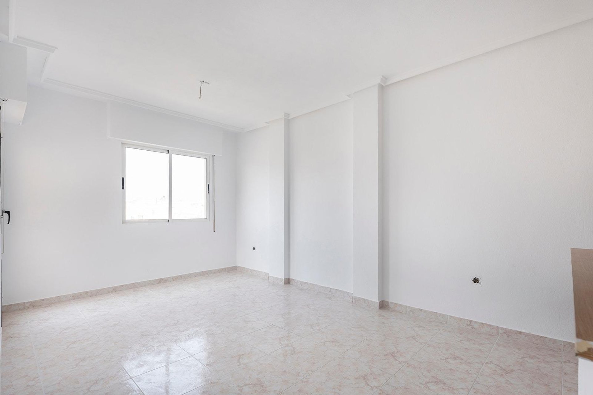 Resale - Apartamento - Torrevieja - Estacion de autobuses