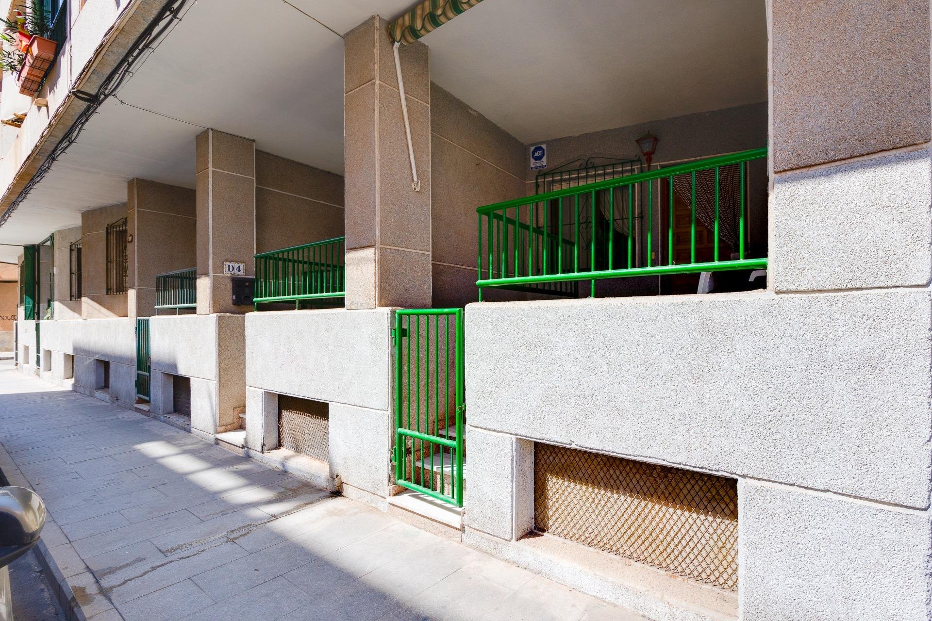 Resale - Apartamento - Torrevieja - Estacion de autobuses