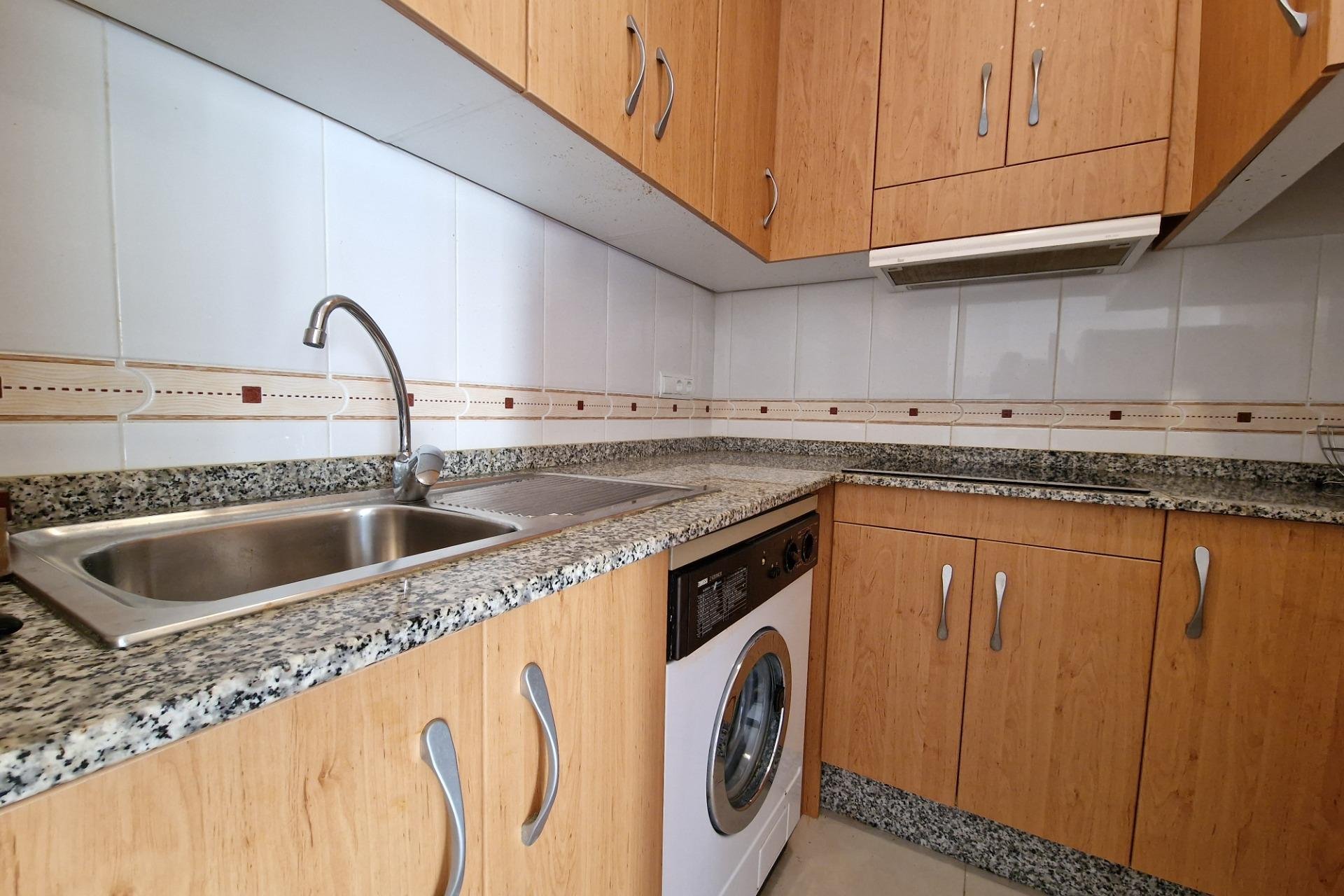 Resale - Apartamento - Torrevieja - Estacion de autobuses