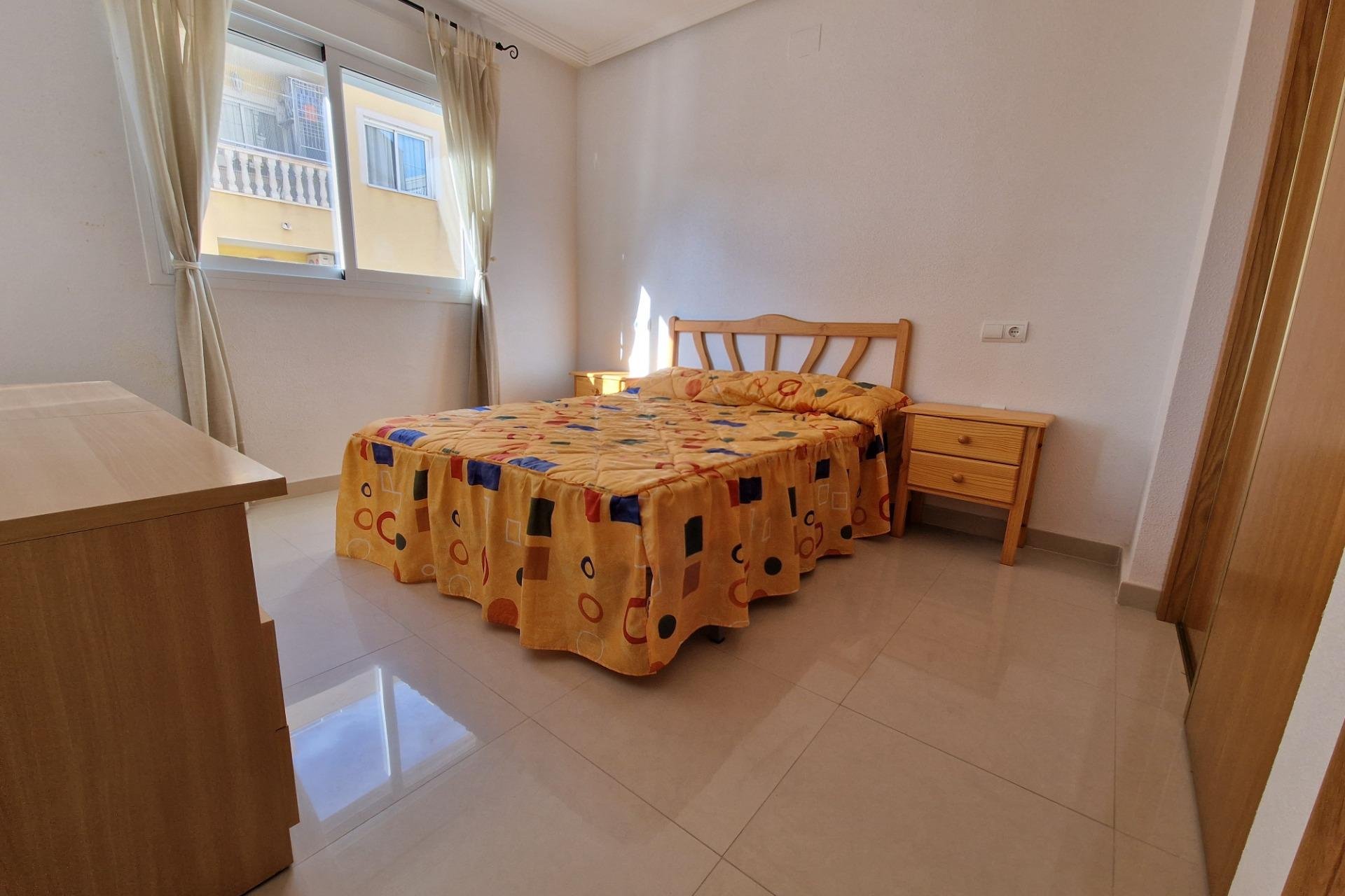 Resale - Apartamento - Torrevieja - Estacion de autobuses