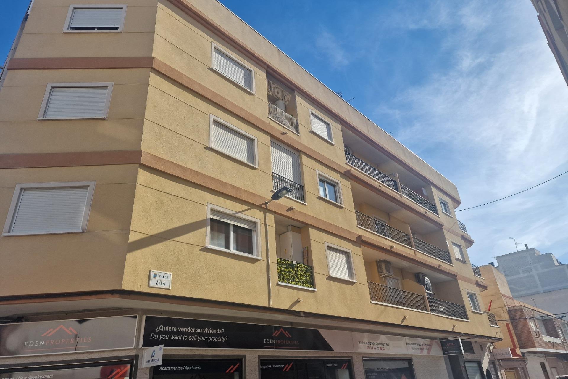 Resale - Apartamento - Torrevieja - Estacion de autobuses