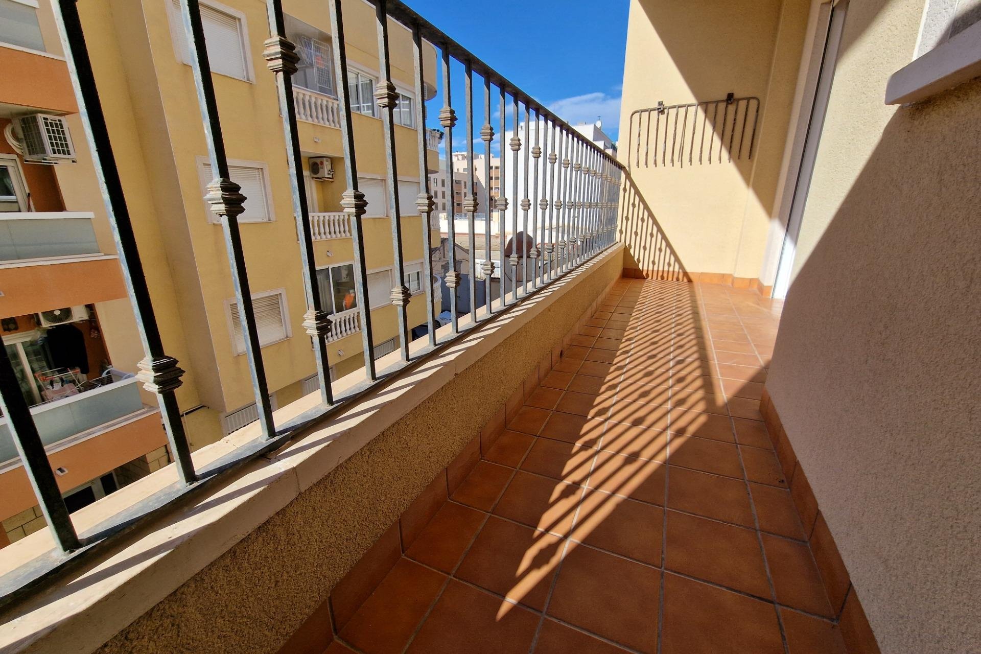 Resale - Apartamento - Torrevieja - Estacion de autobuses