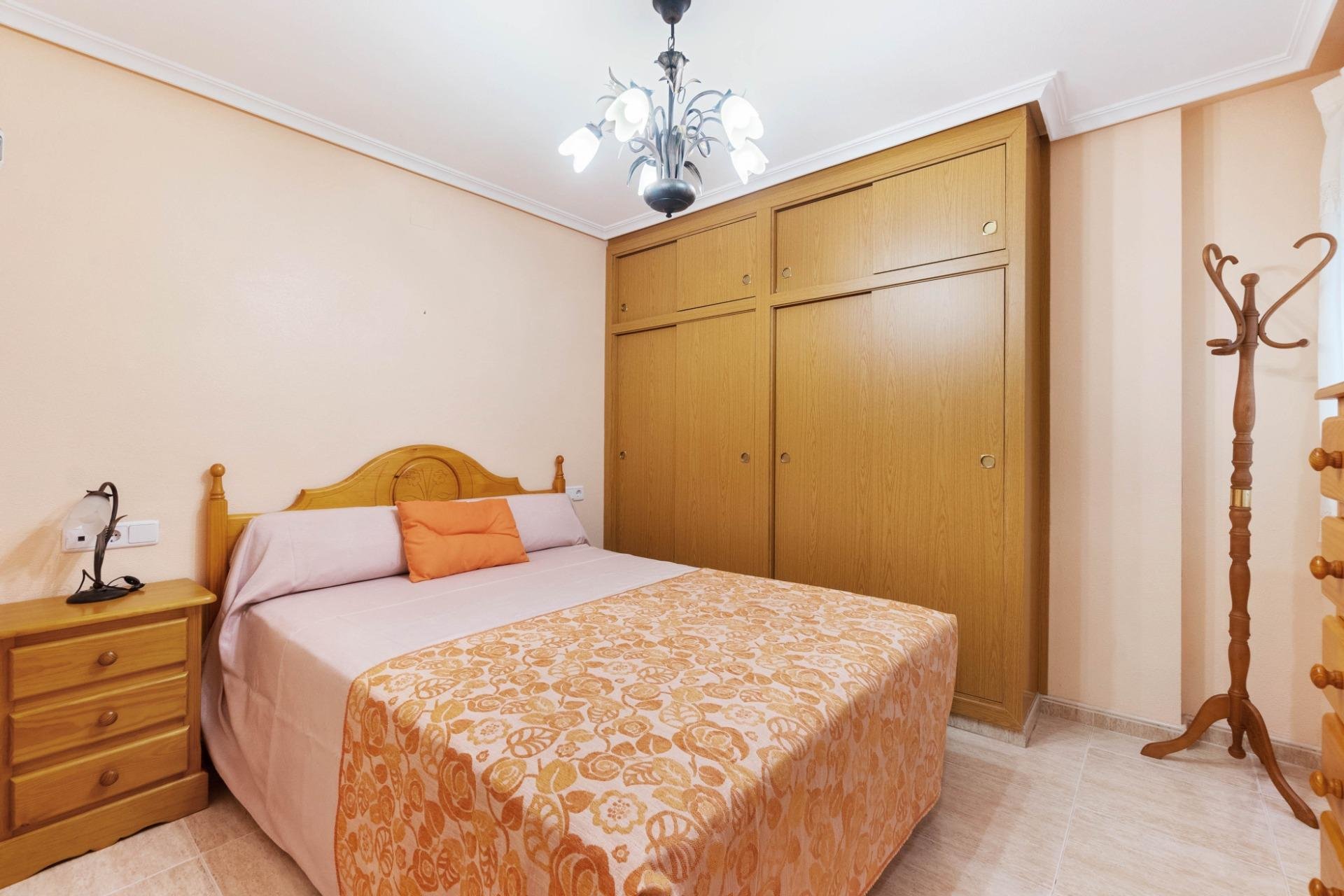 Resale - Apartamento - Torrevieja - Estacion de autobuses