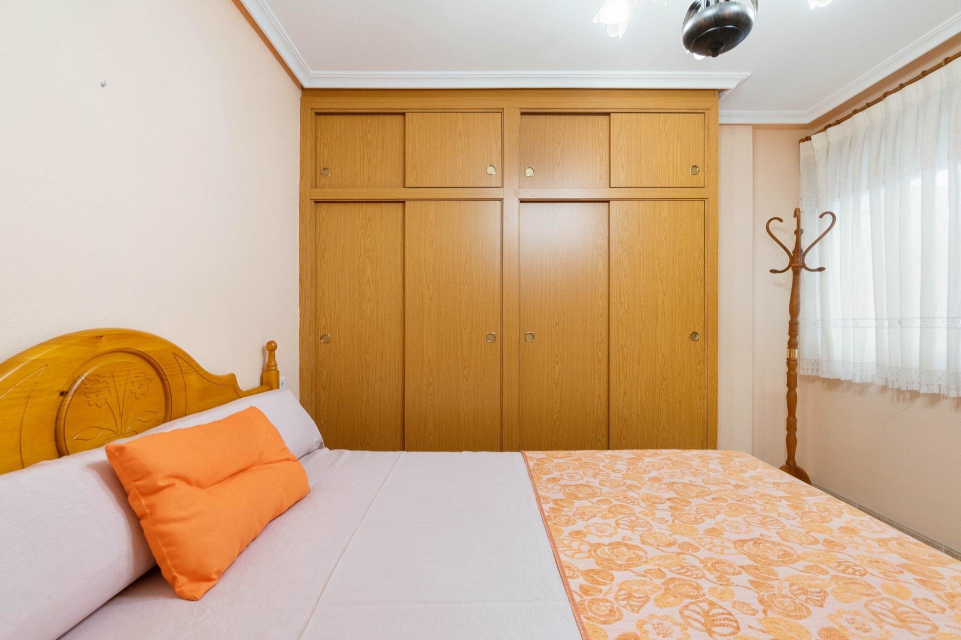 Resale - Apartamento - Torrevieja - Estacion de autobuses