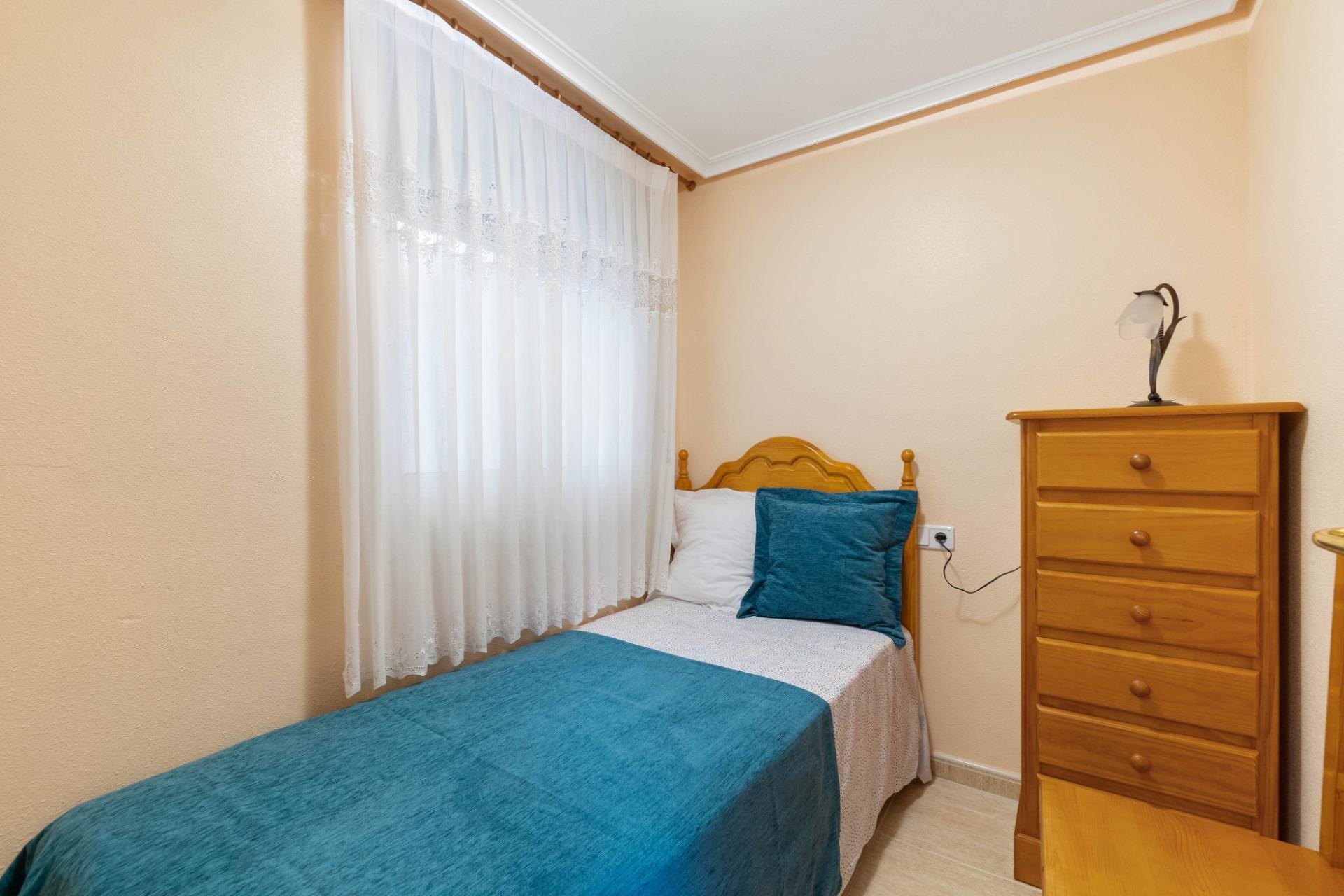 Resale - Apartamento - Torrevieja - Estacion de autobuses