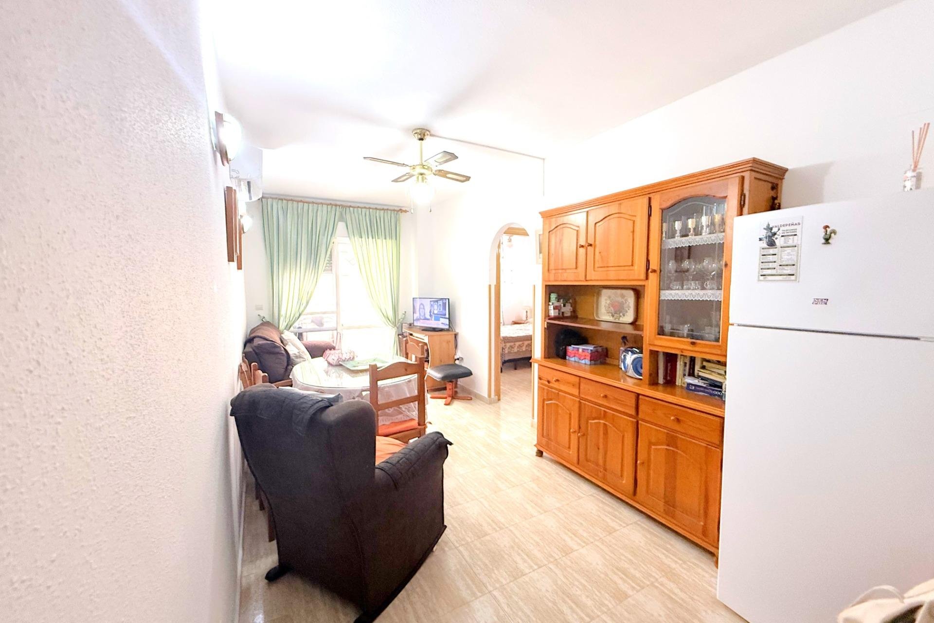 Resale - Apartamento - Torrevieja - Estacion de autobuses