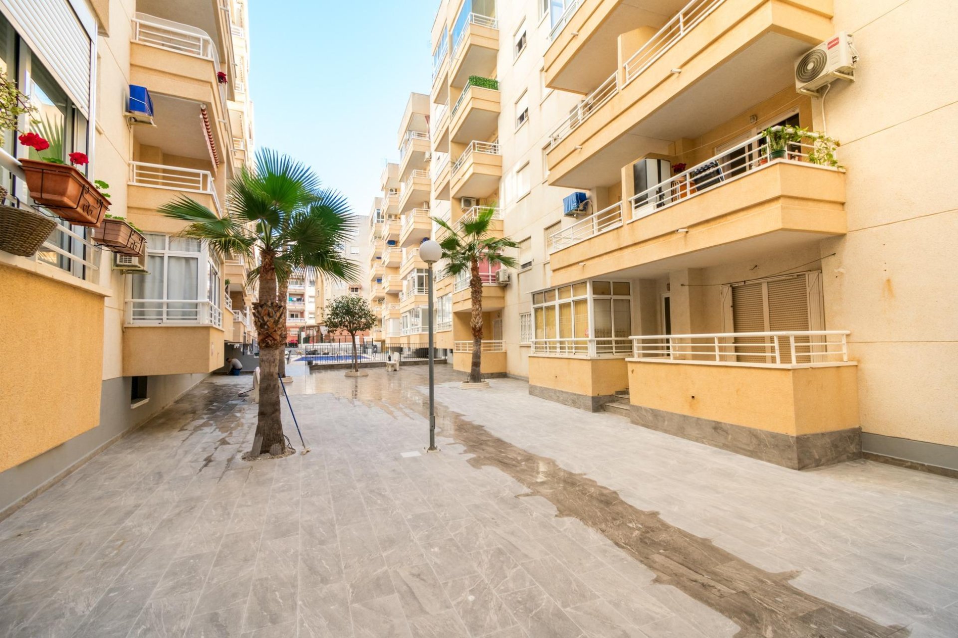 Resale - Apartamento - Torrevieja - Estacion de autobuses