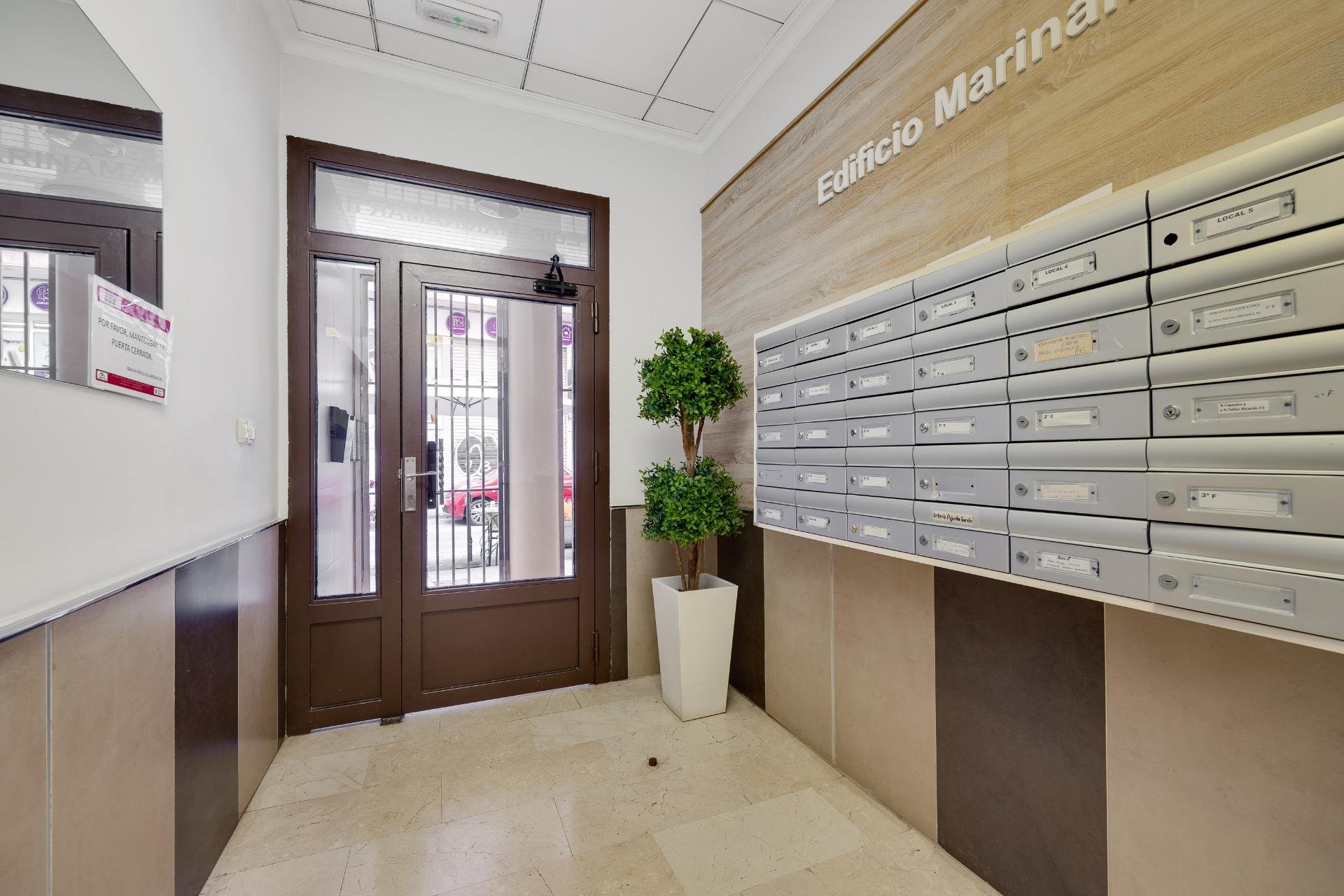 Resale - Apartamento - Torrevieja - Estacion de autobuses