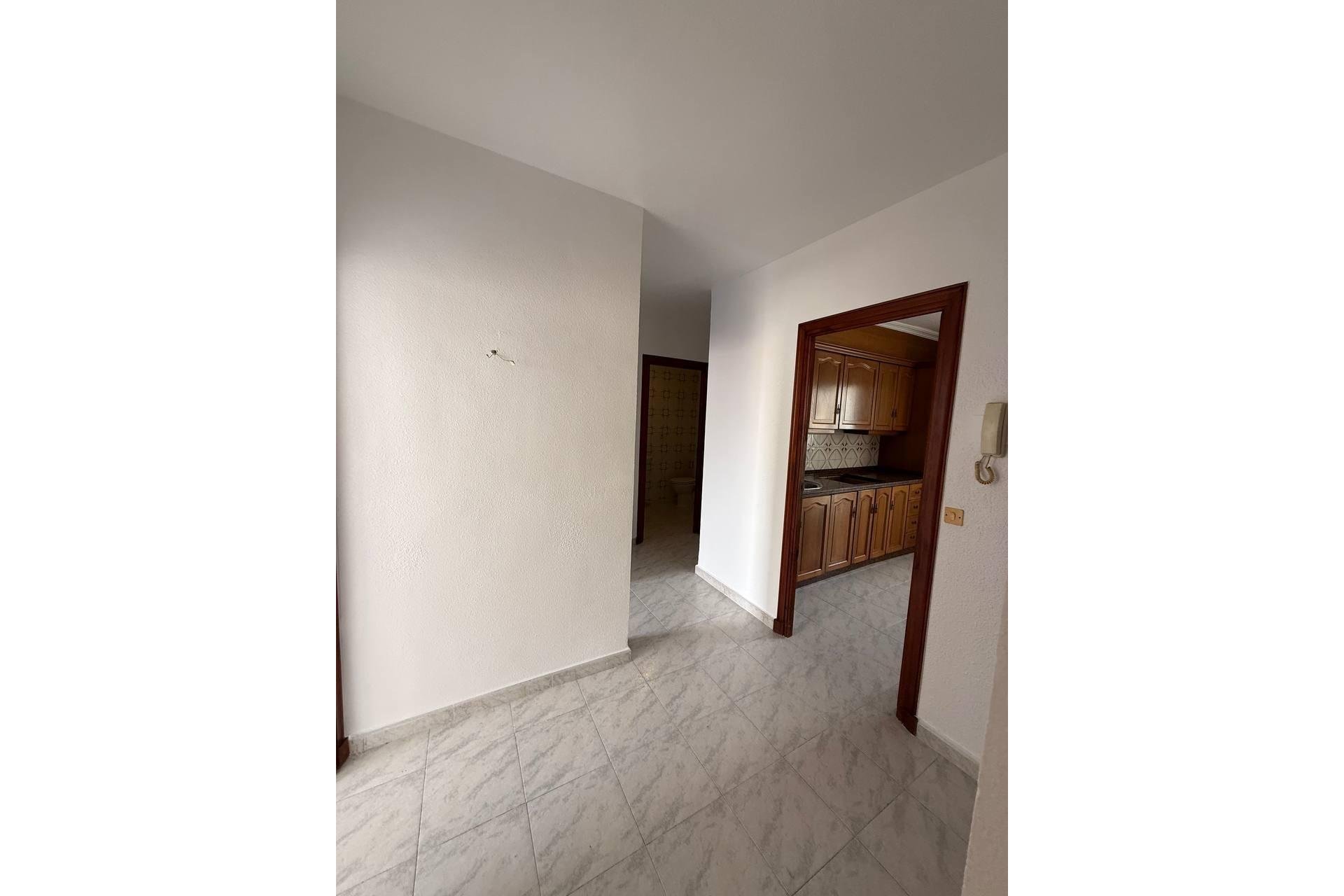 Resale - Apartamento - Torrevieja - Estacion de autobuses