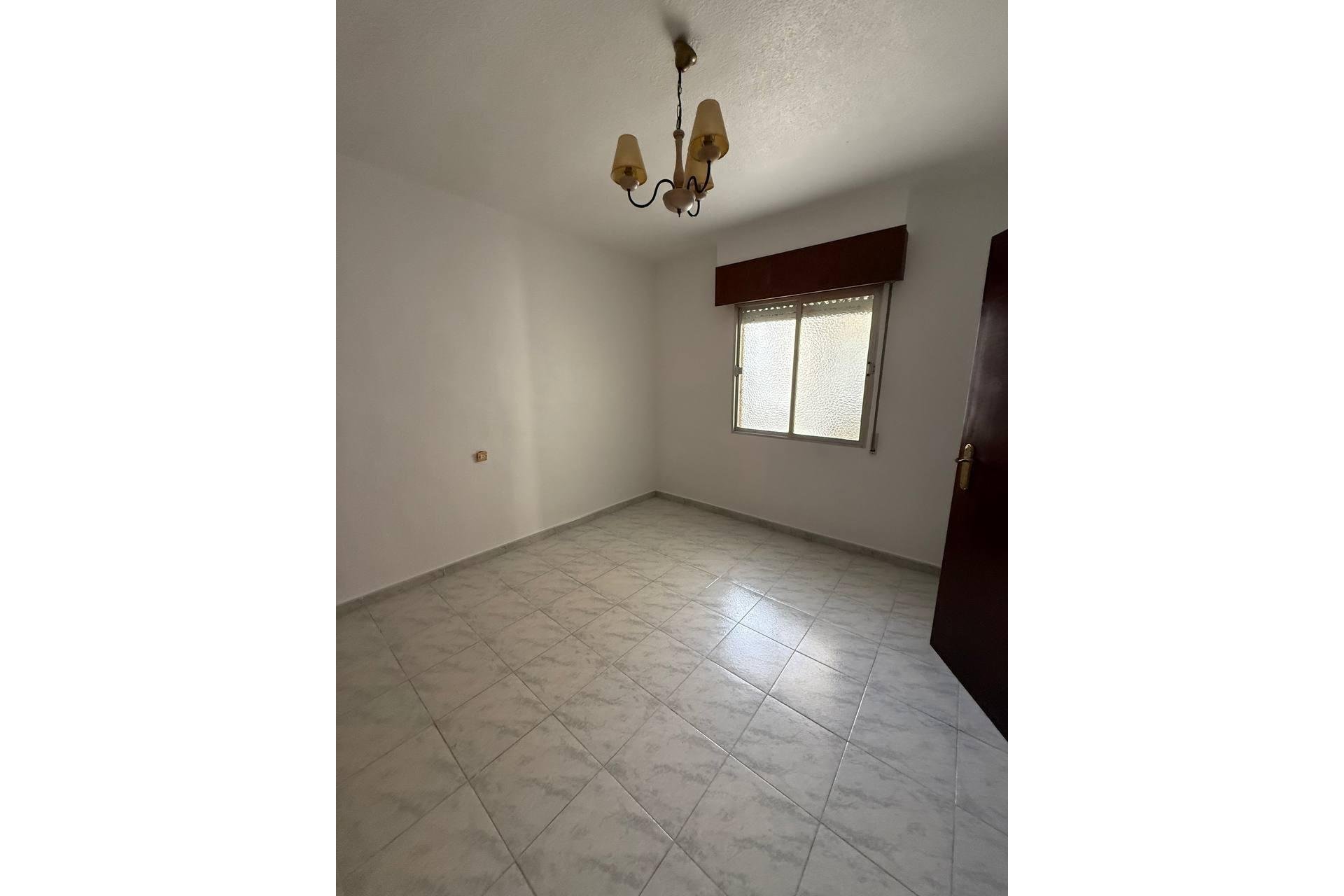 Resale - Apartamento - Torrevieja - Estacion de autobuses