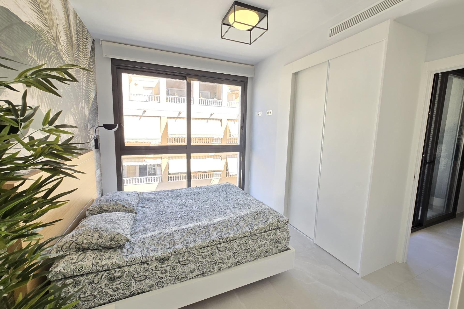 Resale - Apartamento - Torrevieja - Estacion de autobuses