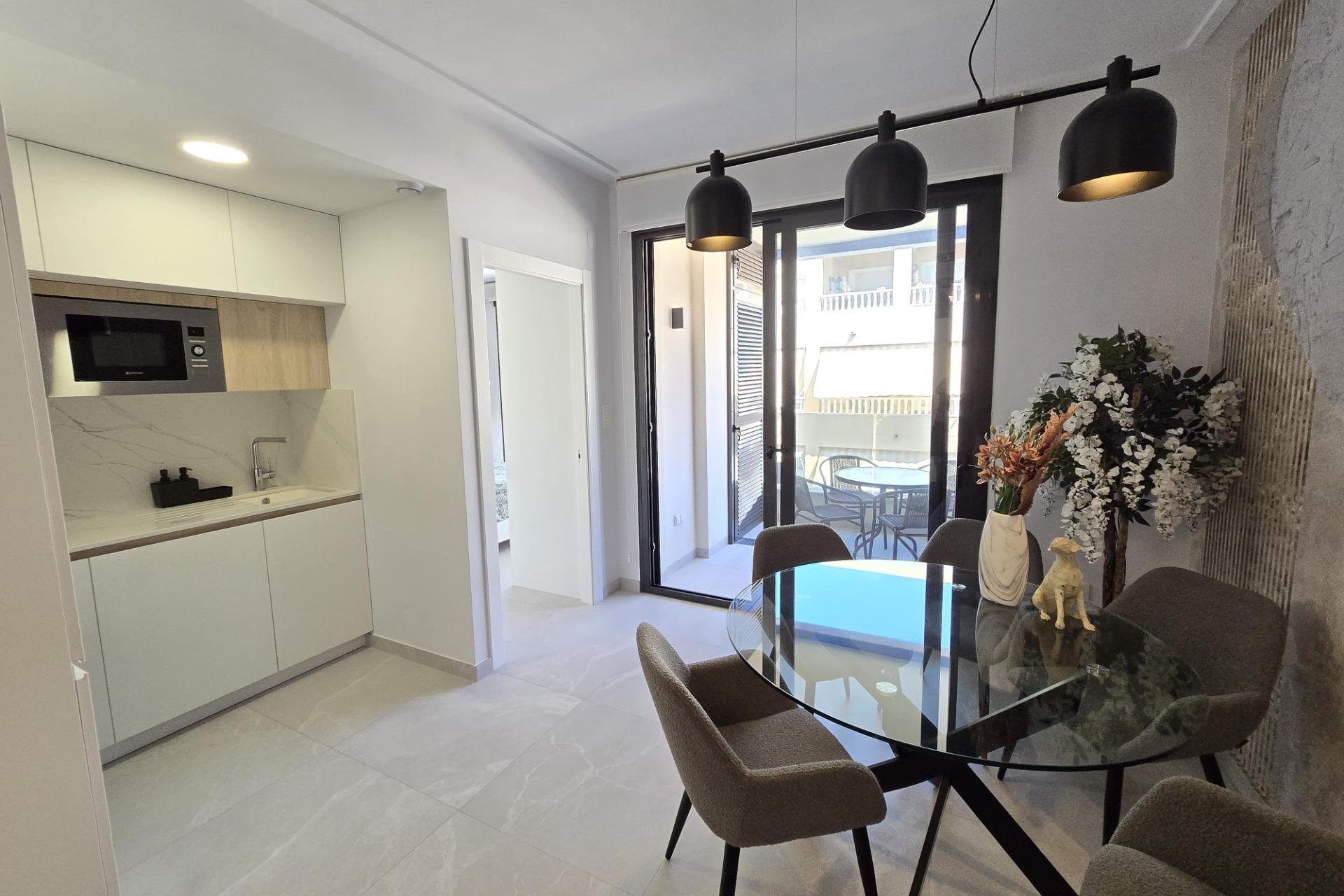 Resale - Apartamento - Torrevieja - Estacion de autobuses