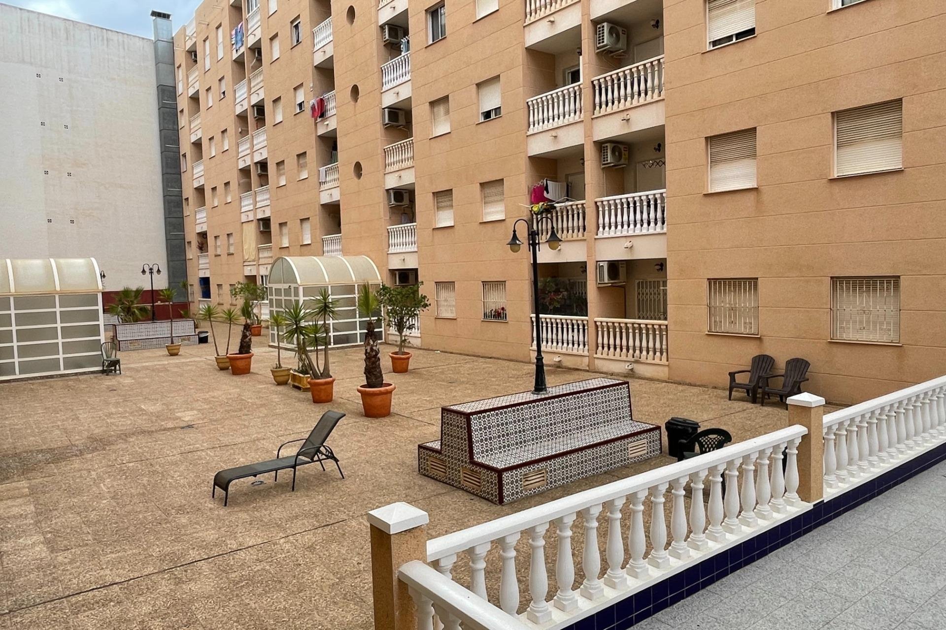 Resale - Apartamento - Torrevieja - Estacion de autobuses