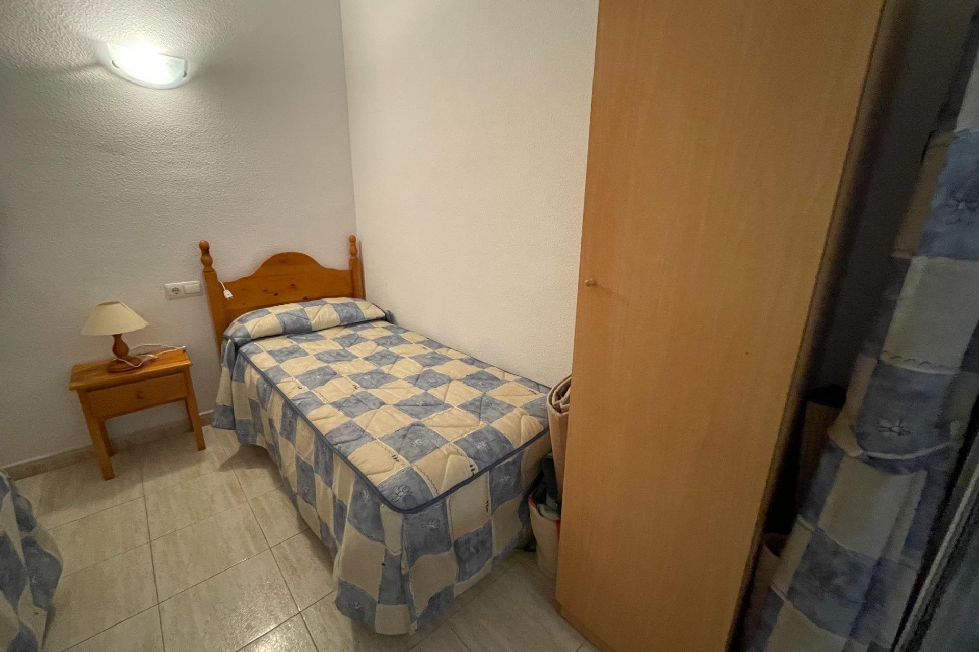 Resale - Apartamento - Torrevieja - Estacion de autobuses