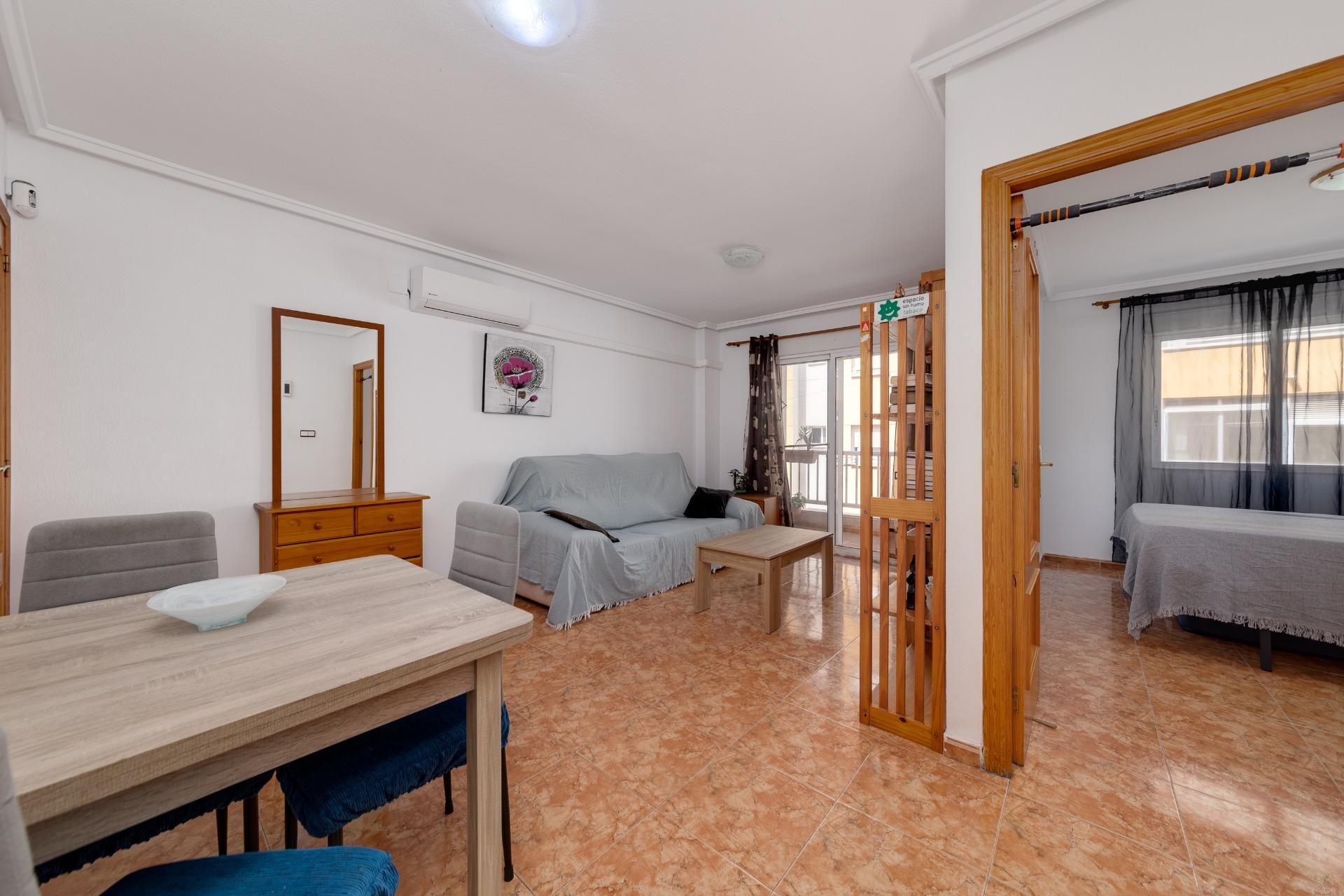 Resale - Apartamento - Torrevieja - Estacion de autobuses