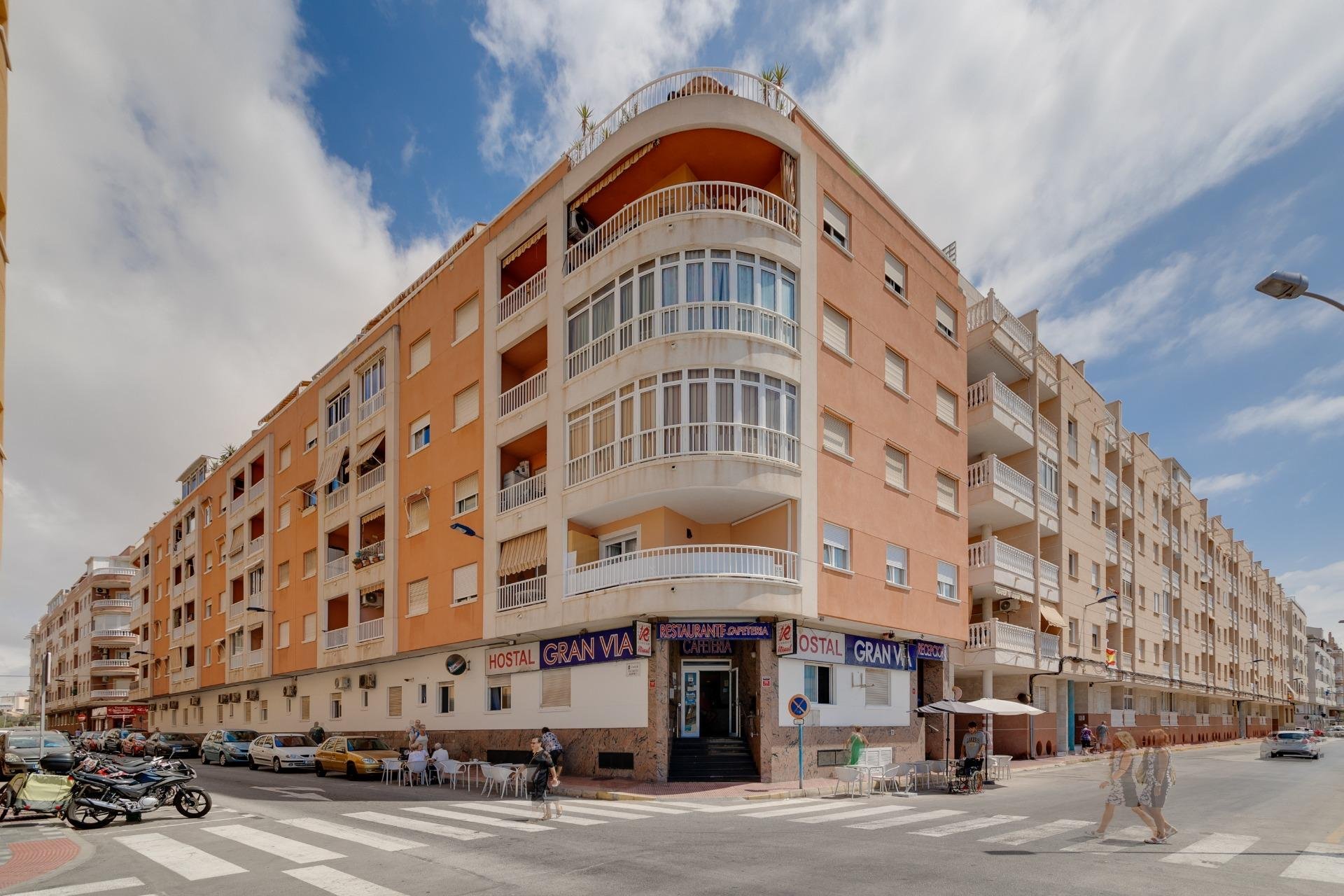 Resale - Apartamento - Torrevieja - Estacion de autobuses