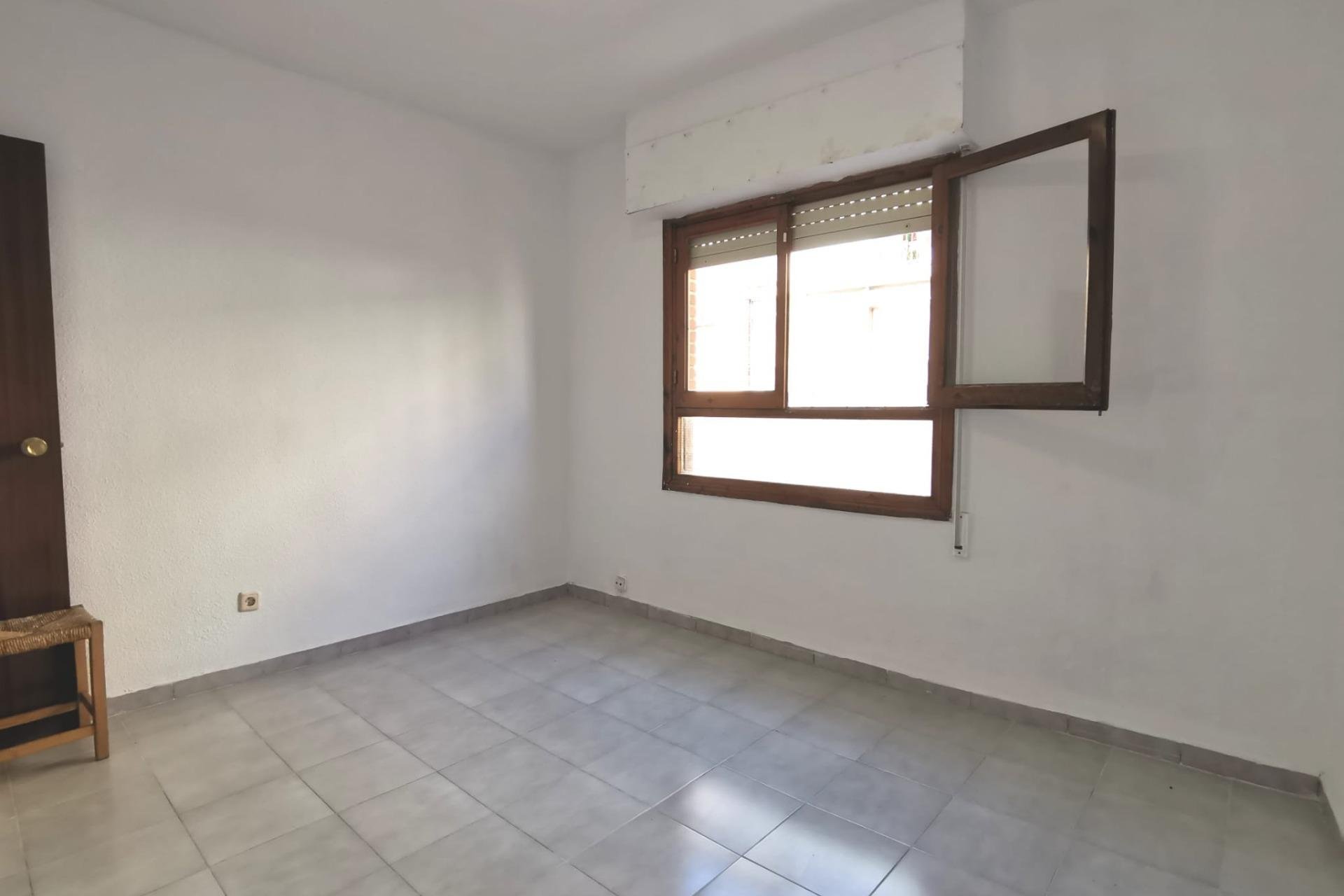 Resale - Apartamento - Torrevieja - Estacion de autobuses