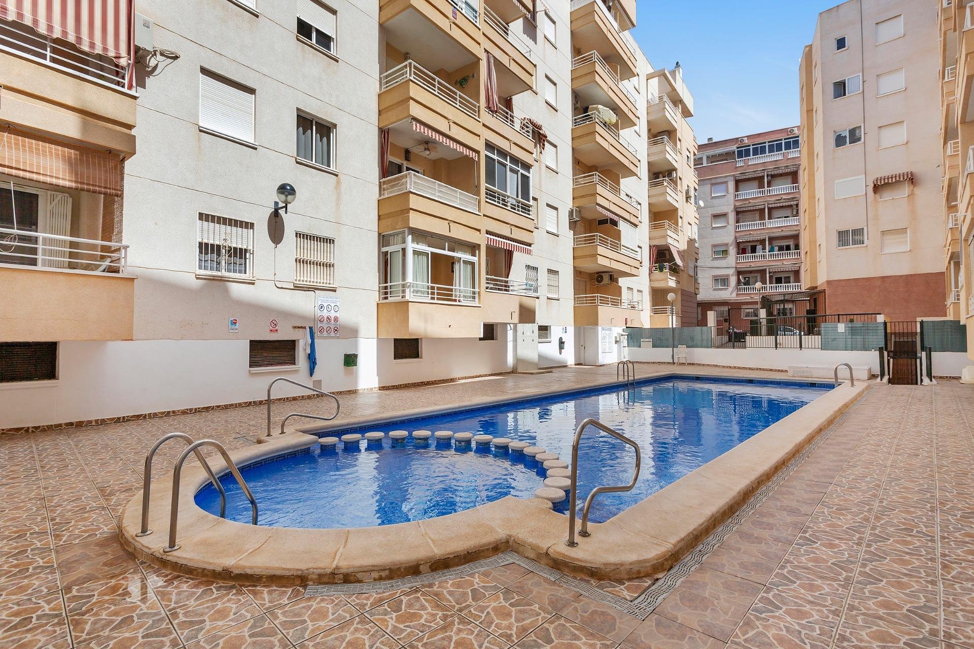 Resale - Apartamento - Torrevieja - Estacion de autobuses