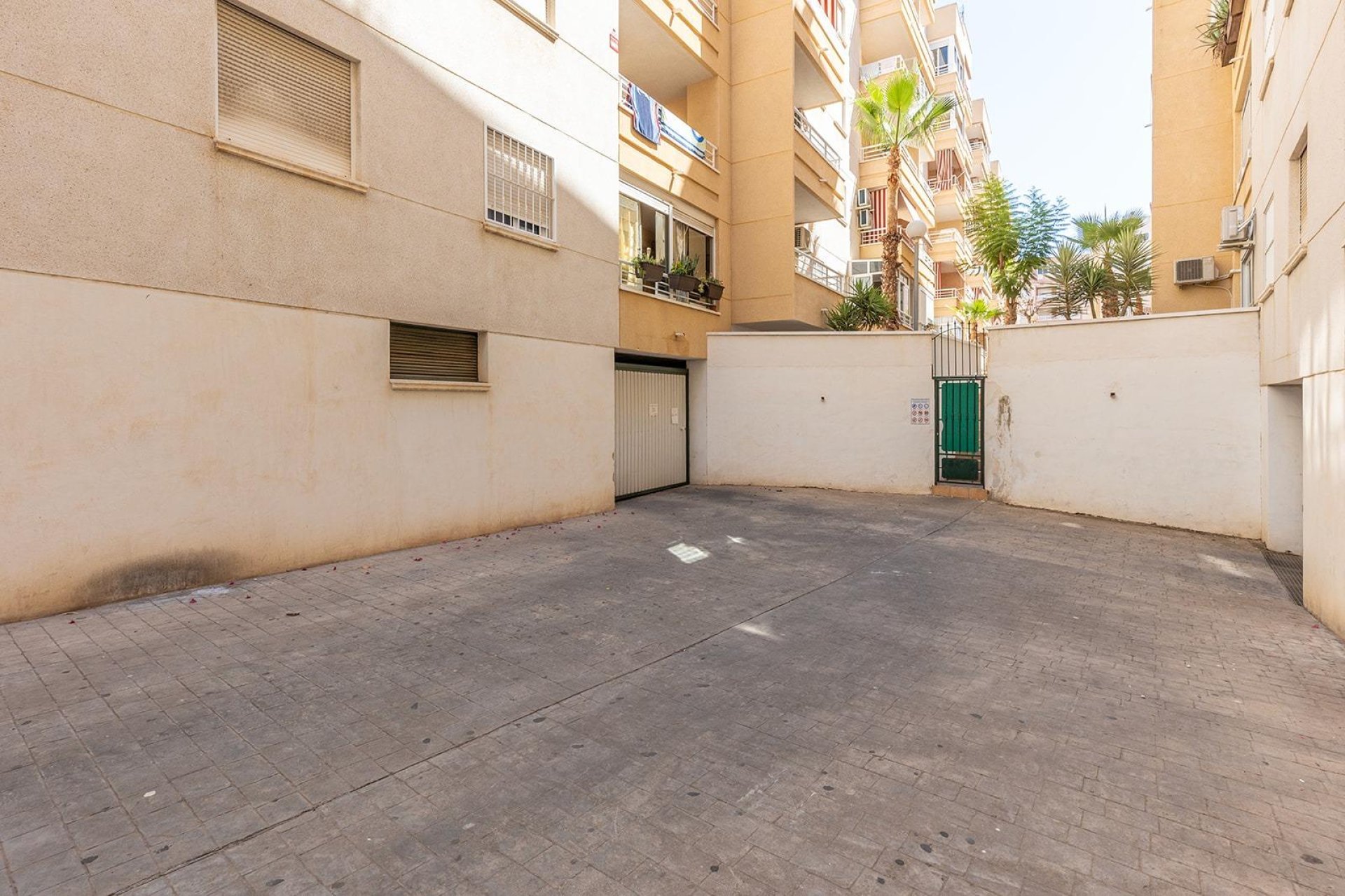 Resale - Apartamento - Torrevieja - Estacion de autobuses