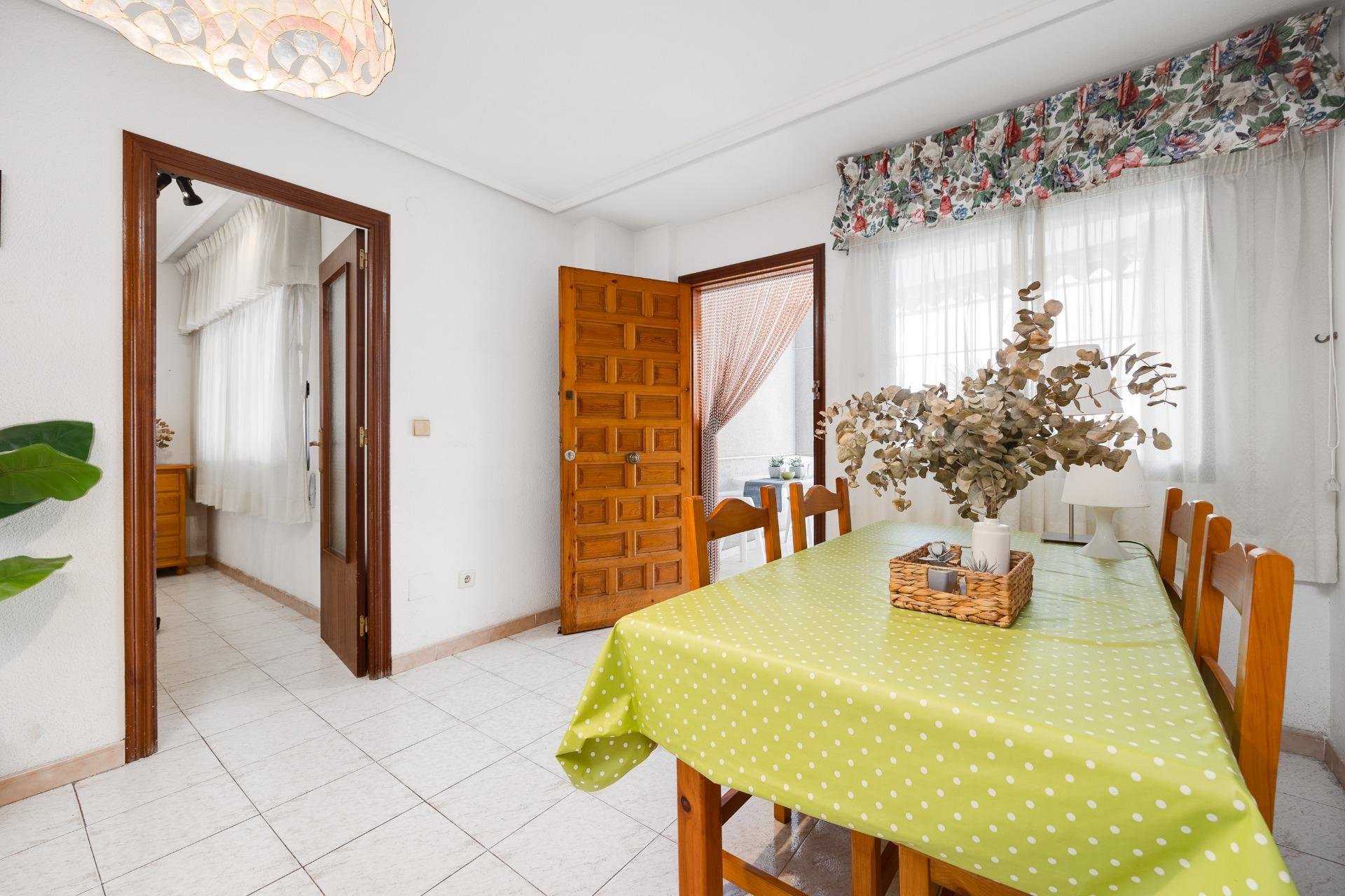 Resale - Apartamento - Torrevieja - Estacion de autobuses