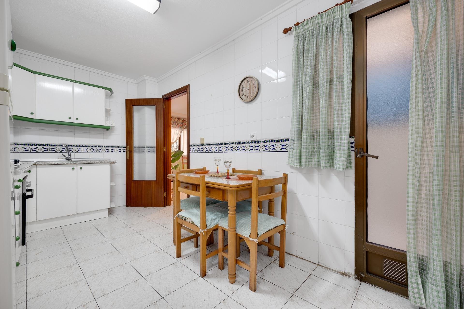 Resale - Apartamento - Torrevieja - Estacion de autobuses