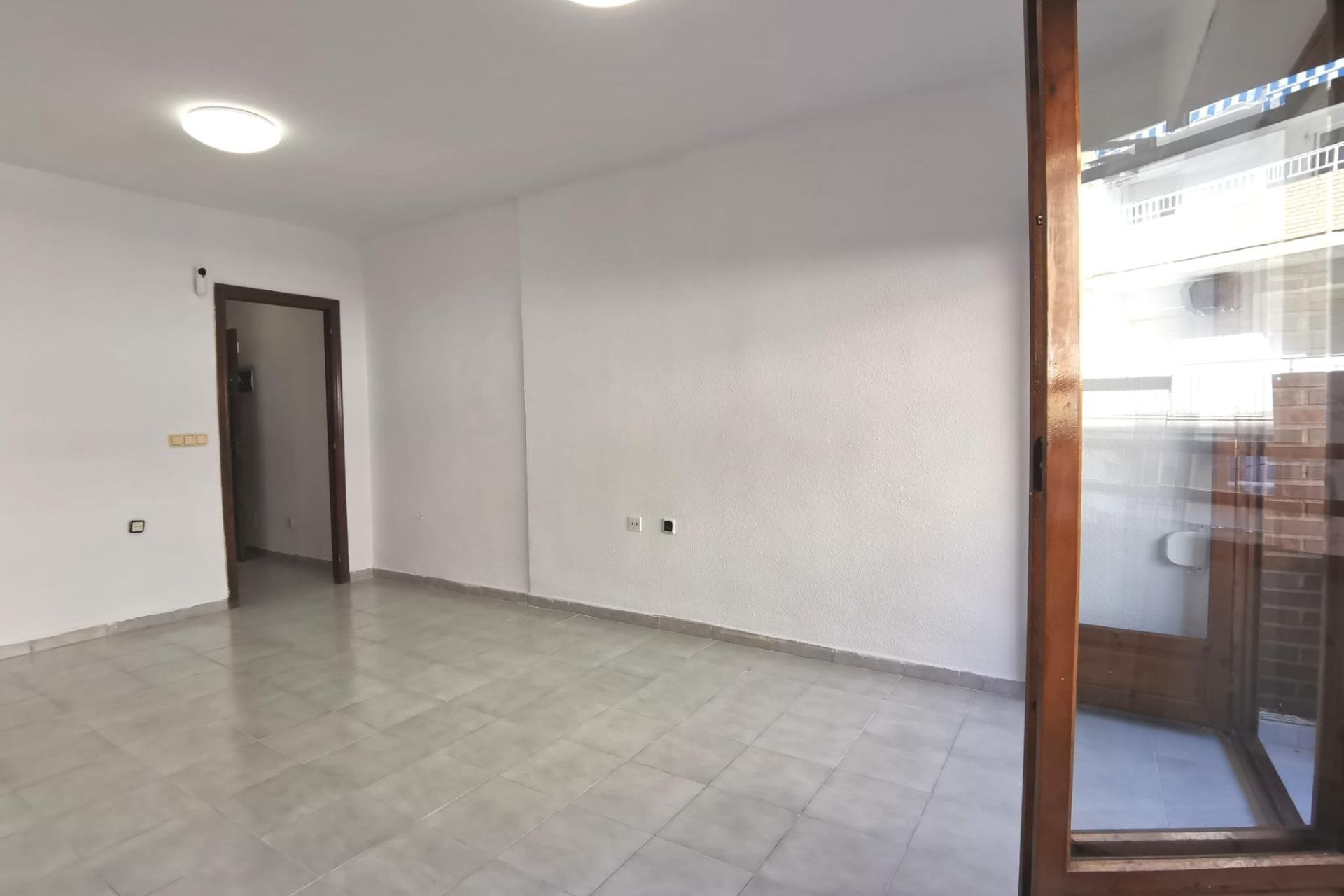 Resale - Apartamento - Torrevieja - Estacion de autobuses