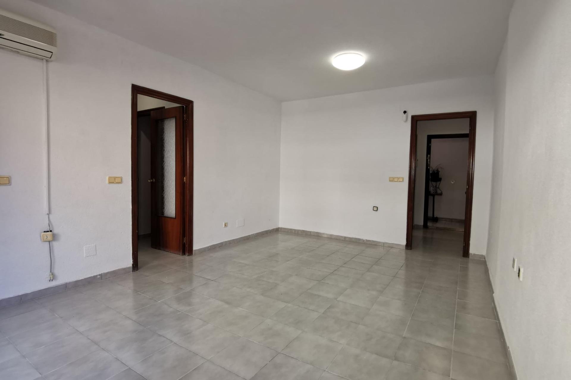 Resale - Apartamento - Torrevieja - Estacion de autobuses