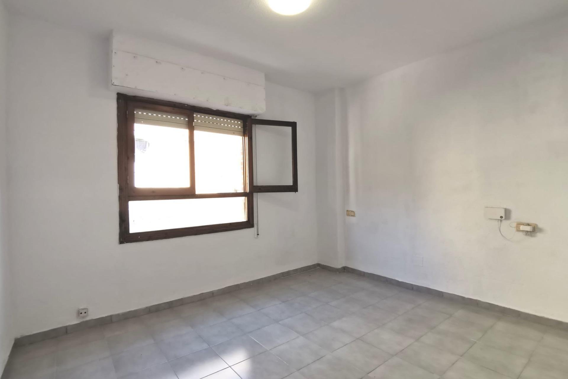 Resale - Apartamento - Torrevieja - Estacion de autobuses