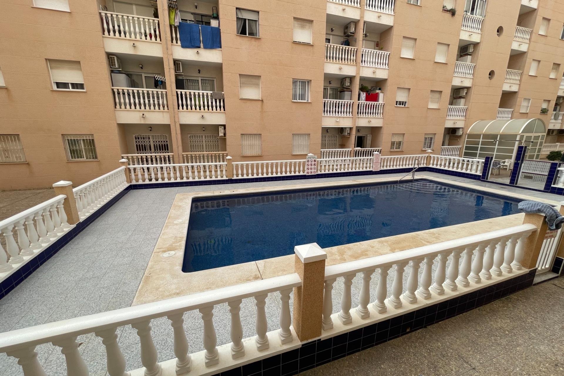 Resale - Apartamento - Torrevieja - Estacion de autobuses