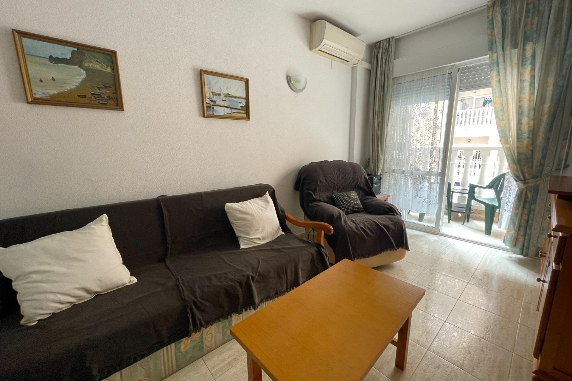 Resale - Apartamento - Torrevieja - Estacion de autobuses