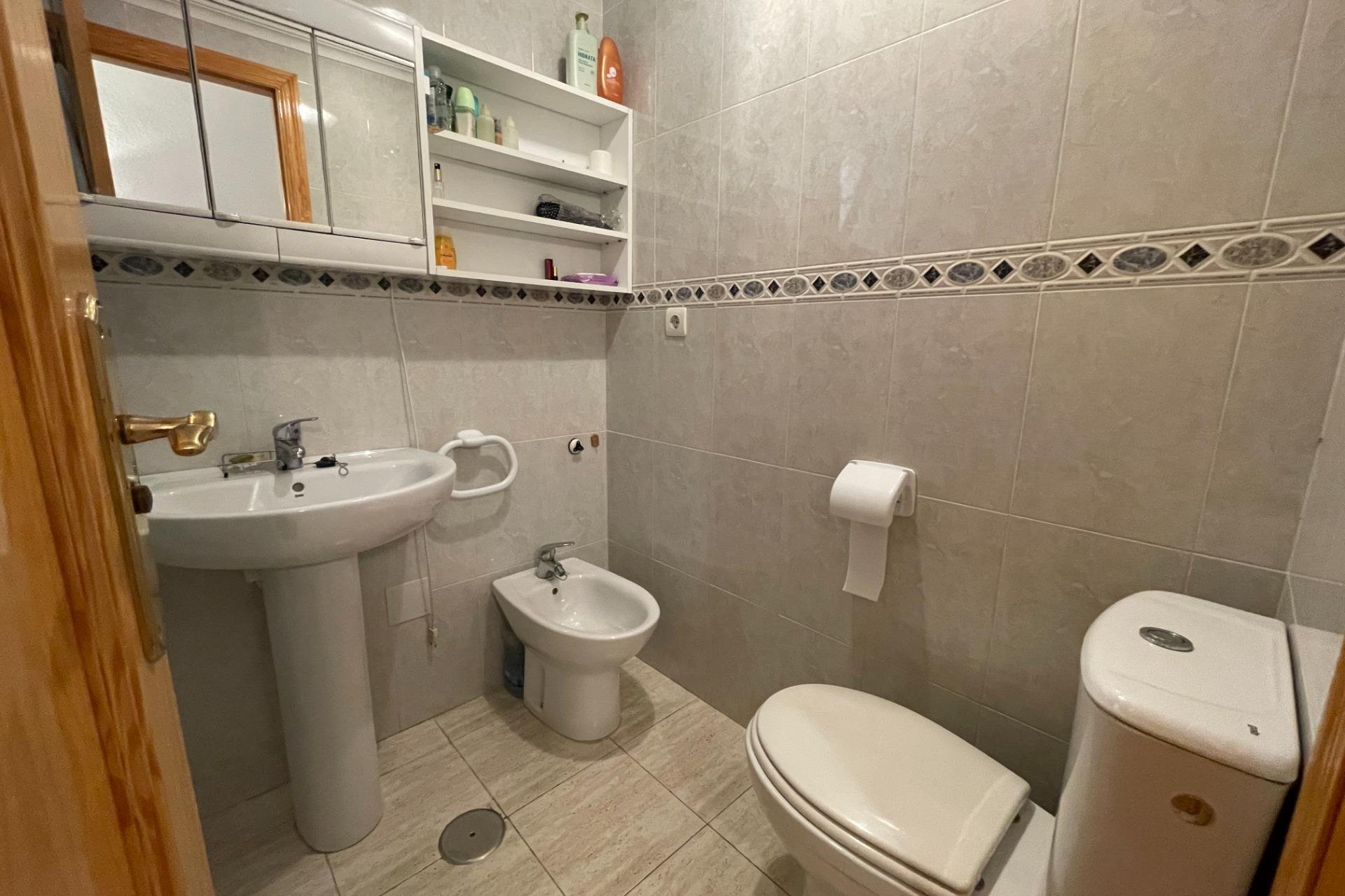 Resale - Apartamento - Torrevieja - Estacion de autobuses